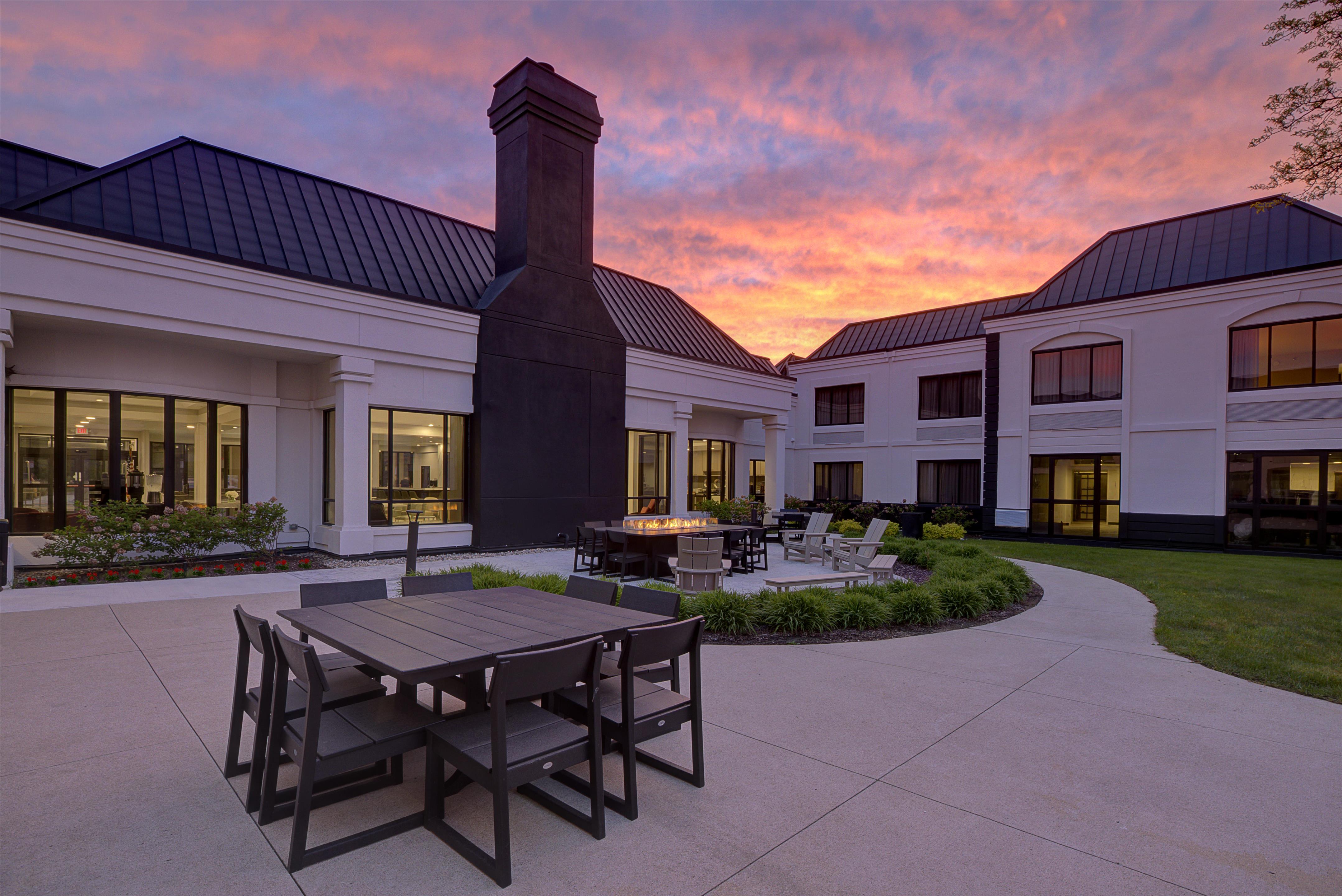 Exterior | DoubleTree by Hilton Hotel Detroit - Novi