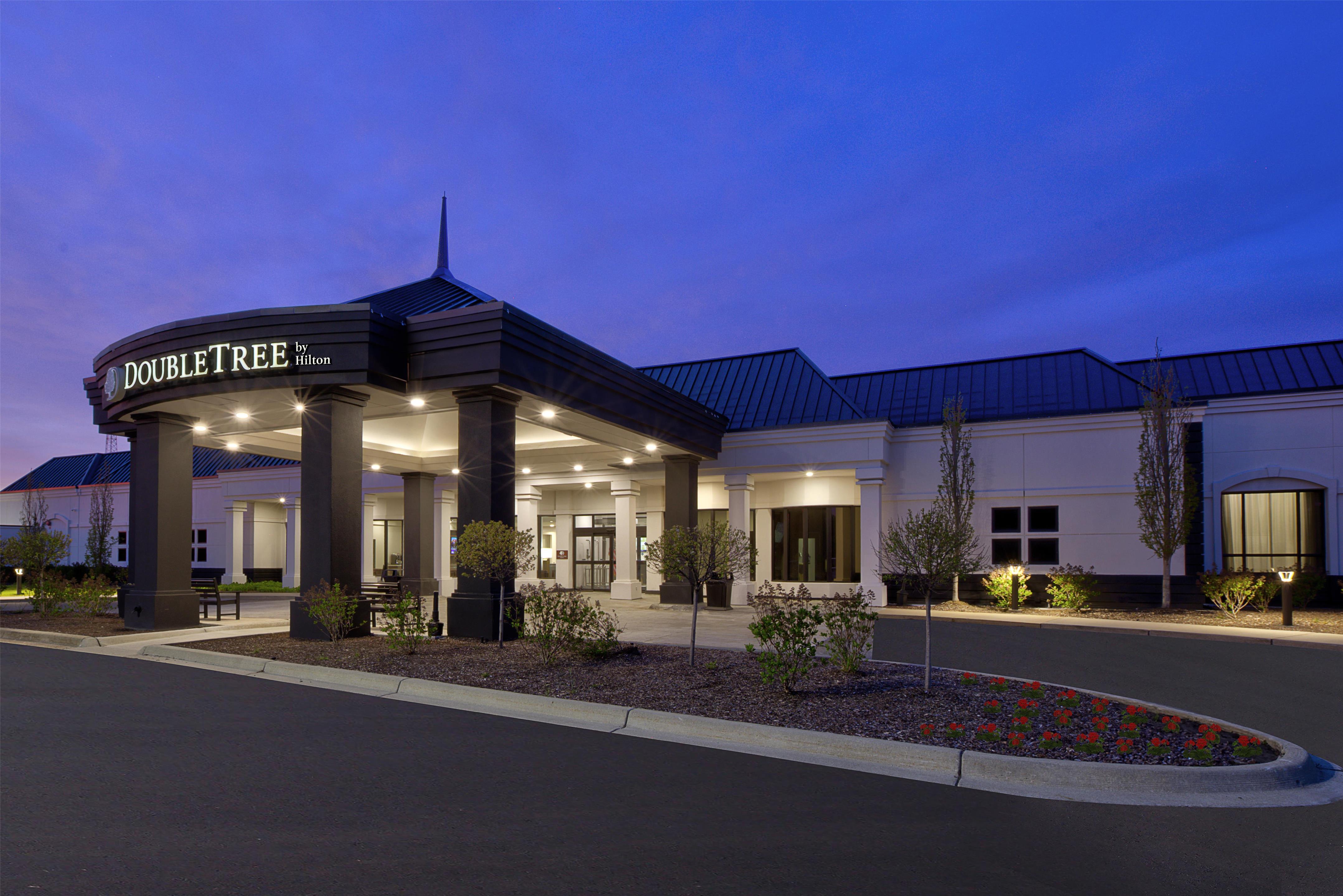 Exterior | DoubleTree by Hilton Hotel Detroit - Novi