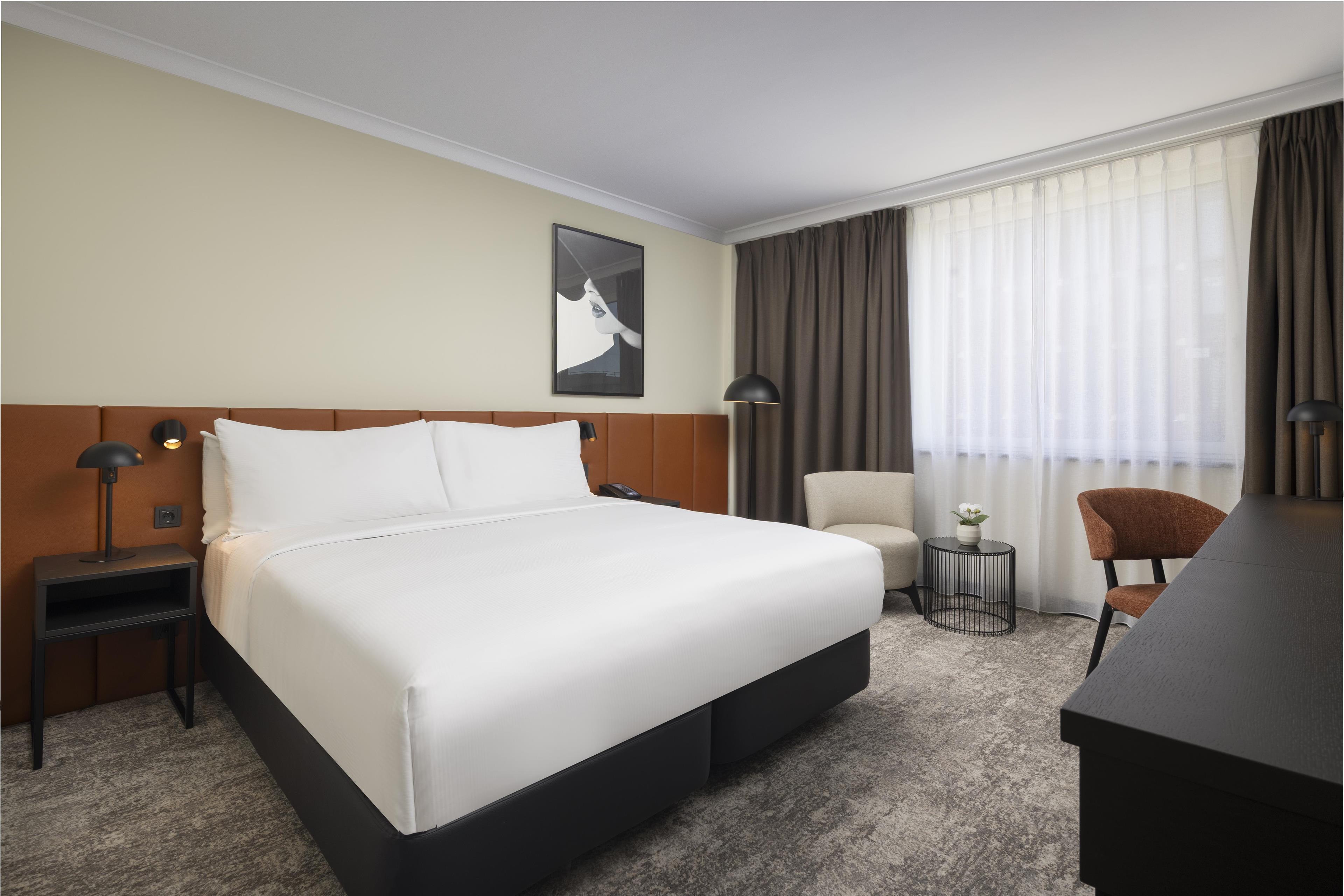 Hilton Dusseldorf Room Type - QUEEN HILTON GUEST ROOM