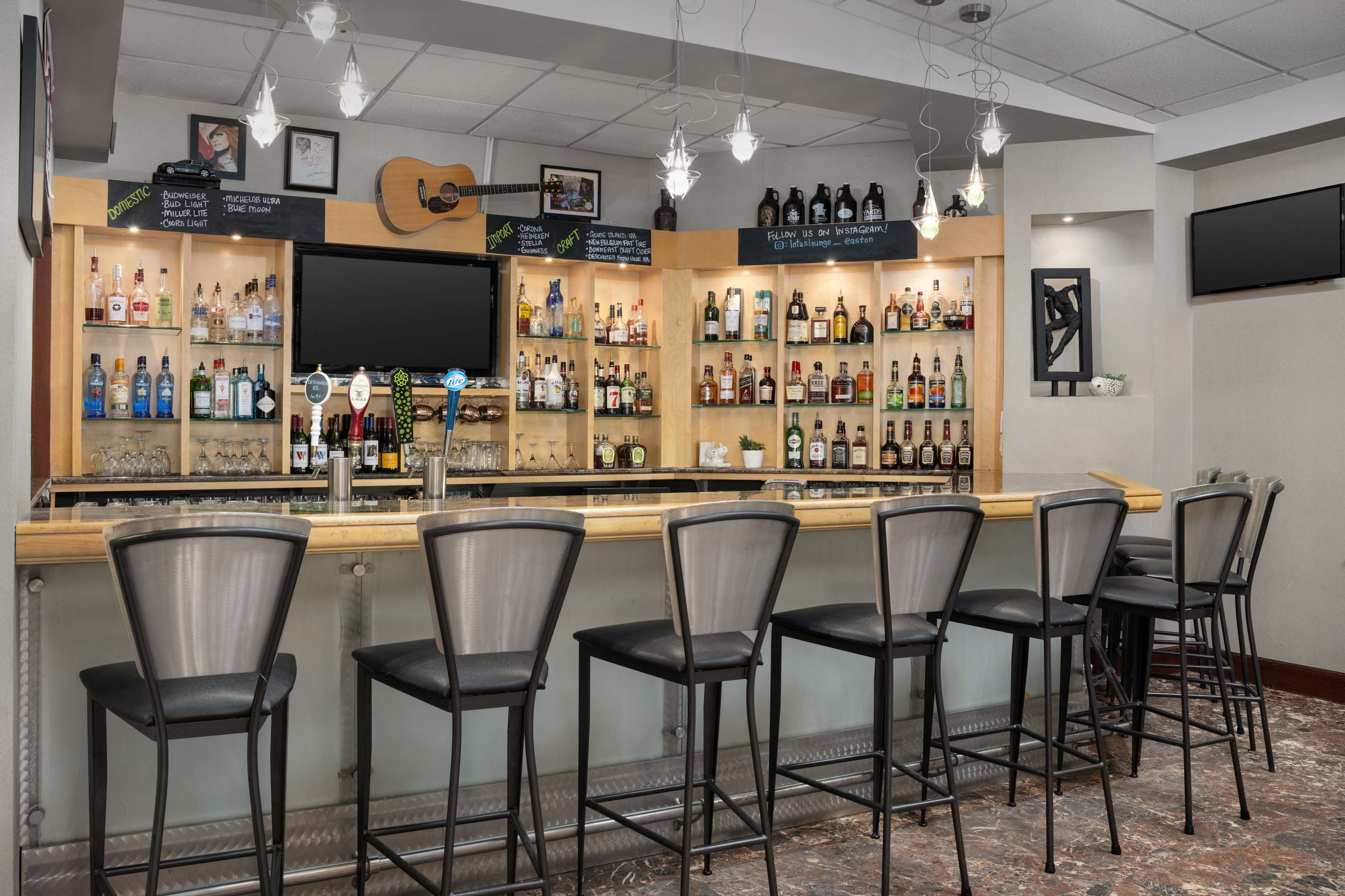 BarLounge | Hampton Inn Easton