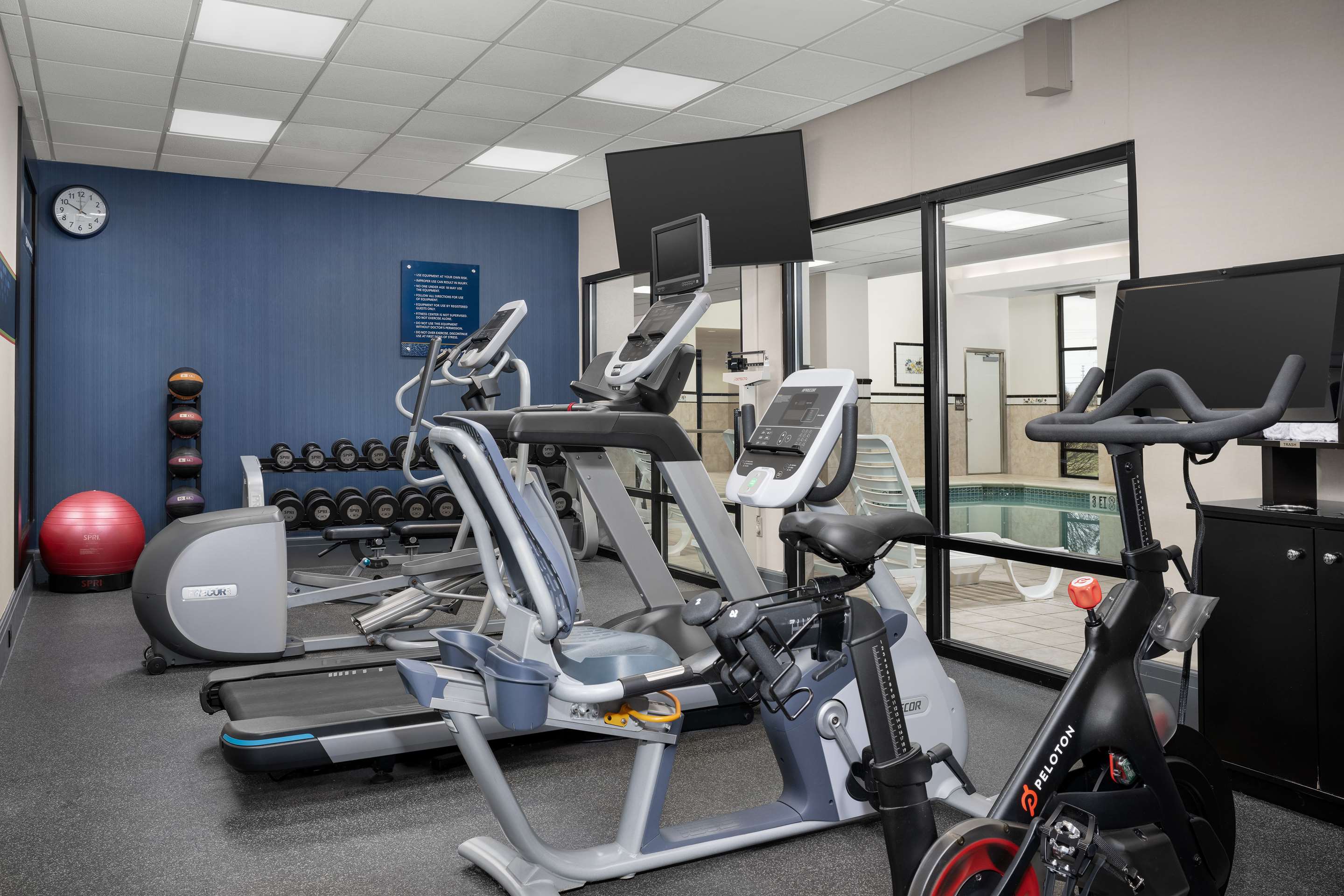 Health club fitness center gym | Hampton Inn Easton