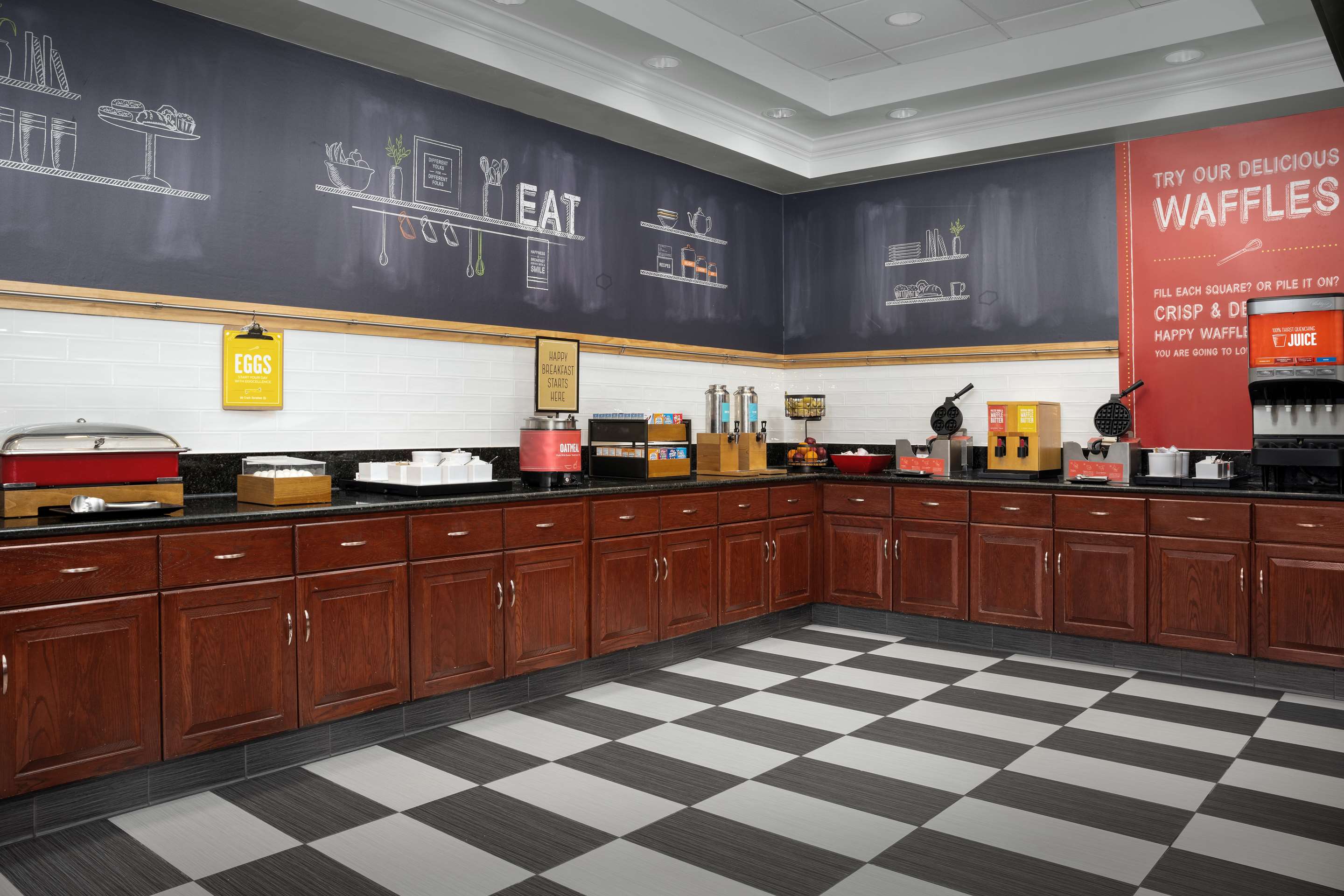 Breakfast Area | Hampton Inn Easton