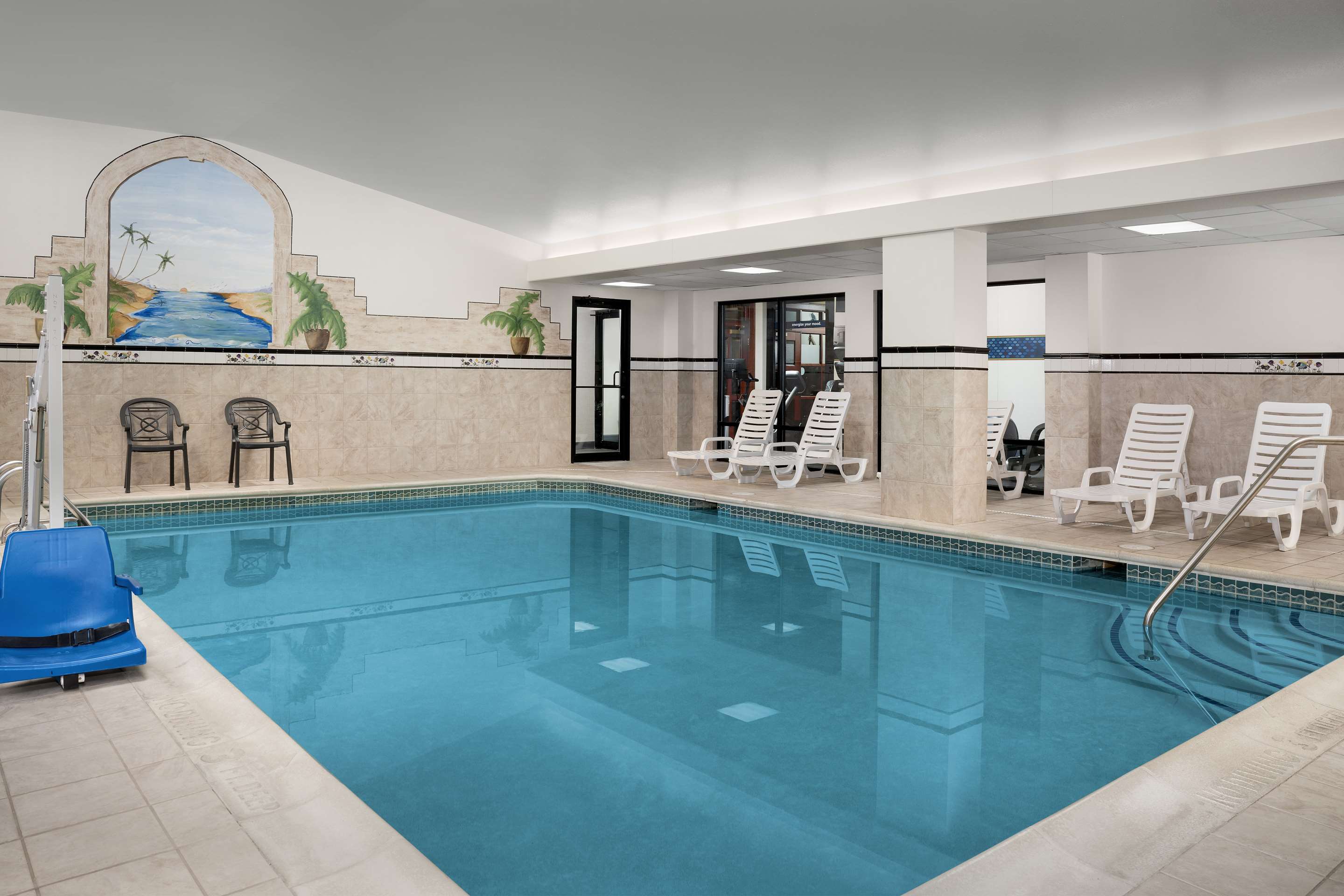 Pool | Hampton Inn Easton