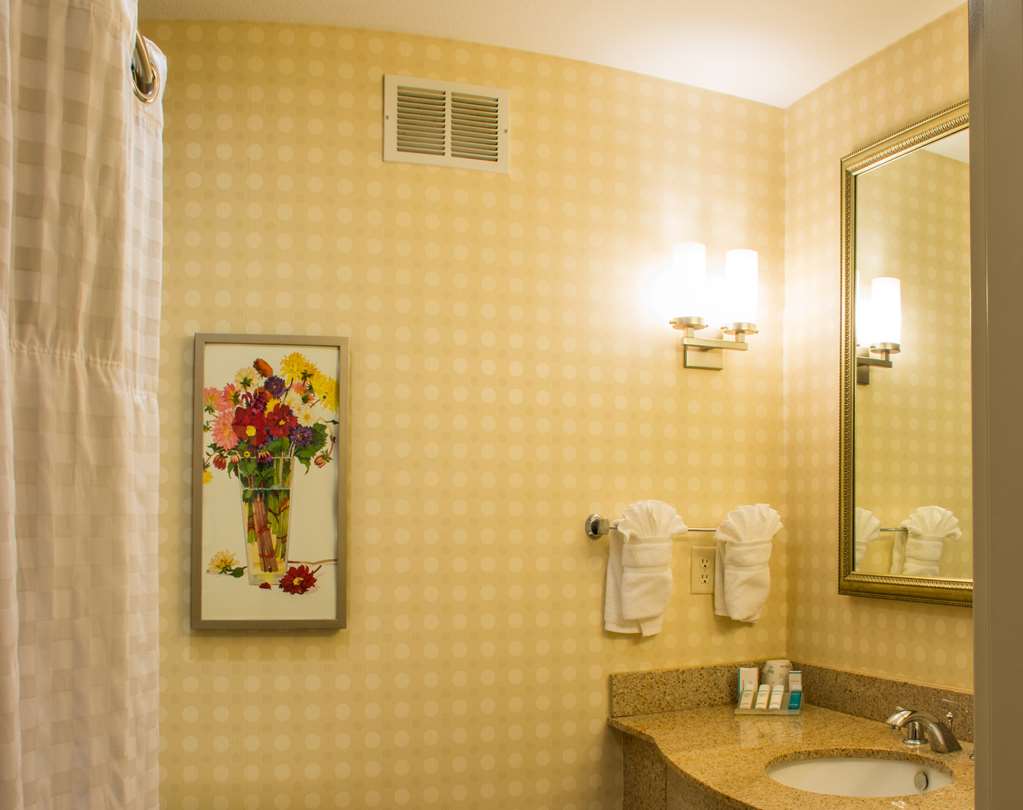 HILTON GARDEN INN ELKHART - Tap to explore photos