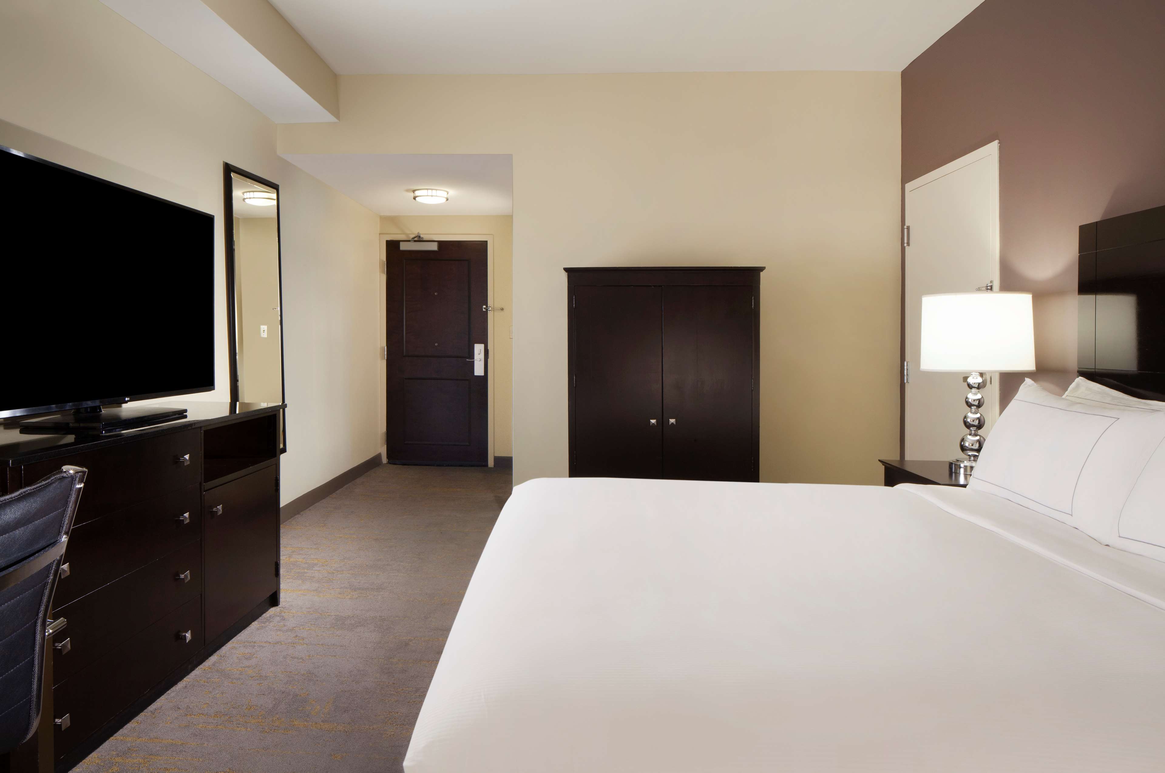 DoubleTree by Hilton El Paso Downtown Room Type - 1 KG MOB ACC BATHTUB