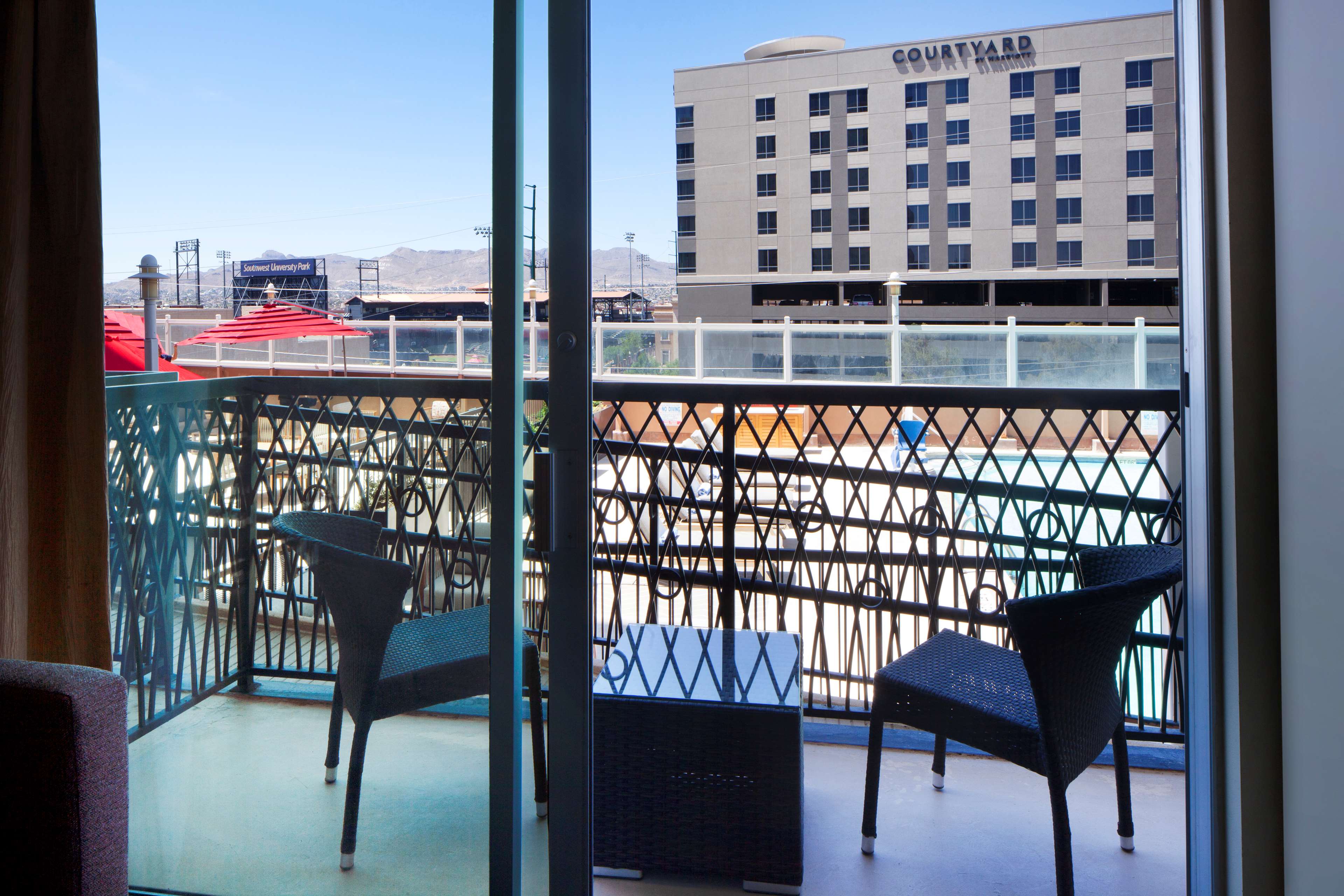 DoubleTree by Hilton El Paso Downtown Room Type - 1 KING RM W PATIO POOL VW