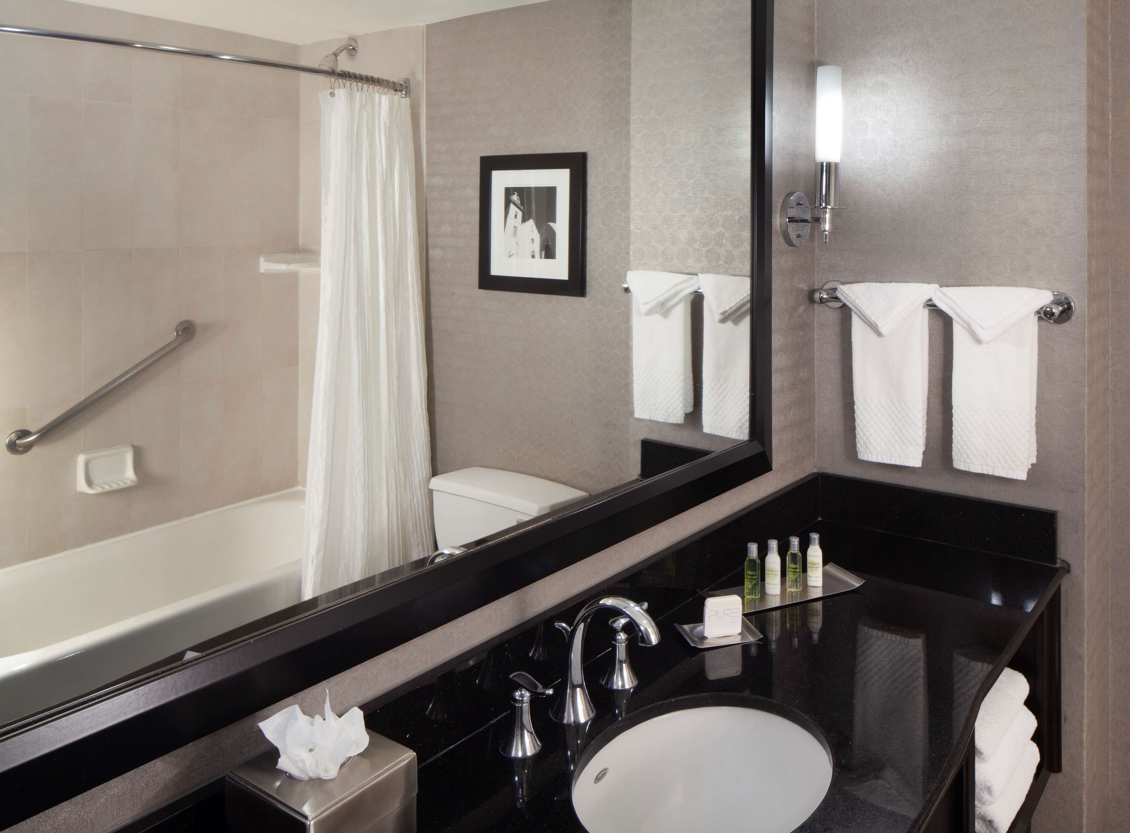 DoubleTree by Hilton El Paso Downtown Room Type - 2 QUEEN DELUXE