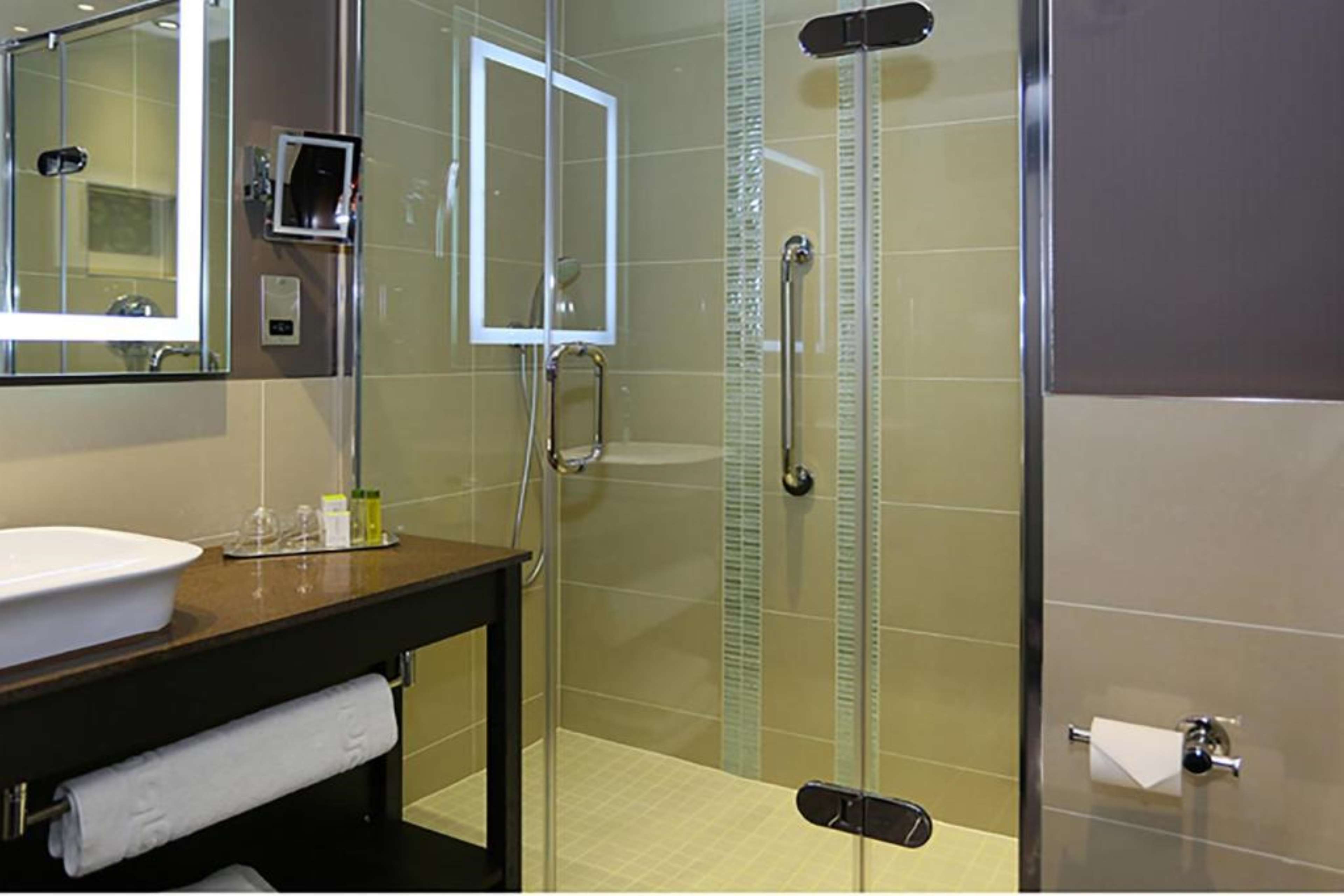 DoubleTree by Hilton Hotel - Nottingham Gateway Room Type - QUEEN GUEST ROOM