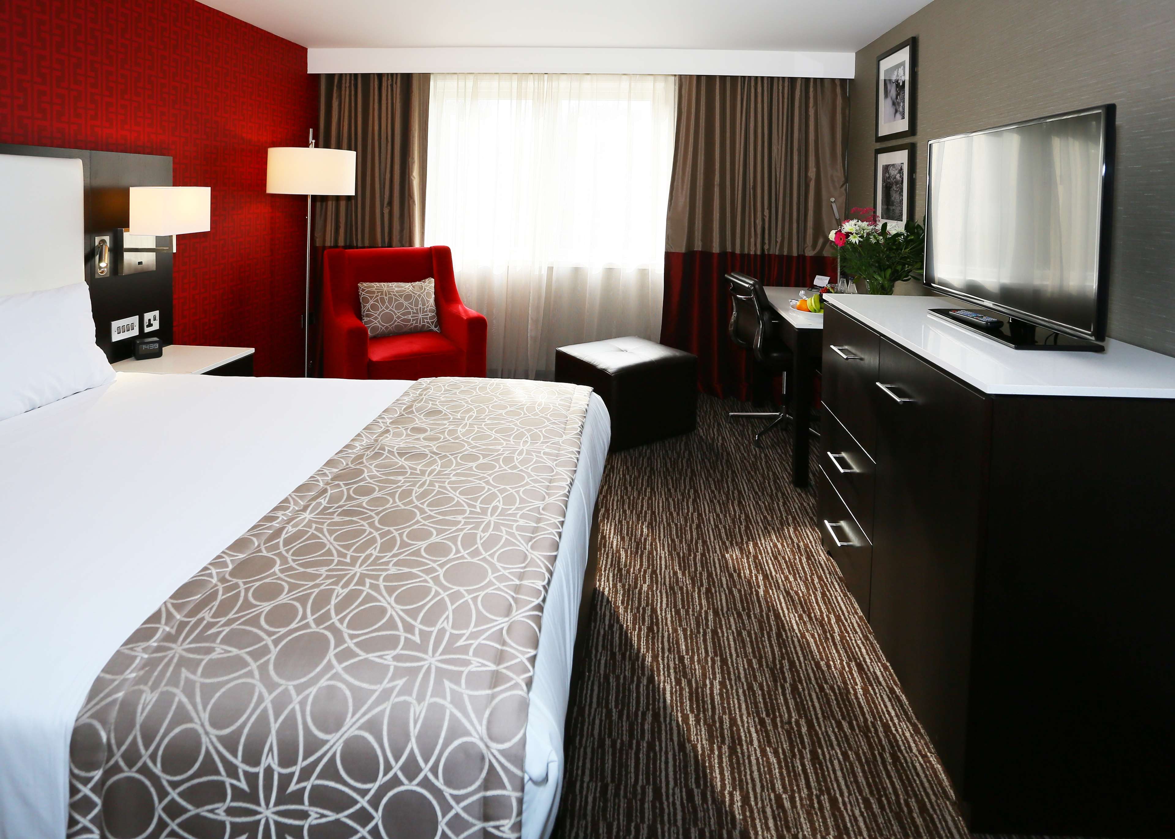 DoubleTree by Hilton Hotel - Nottingham Gateway Room Type - KING GUEST ROOM