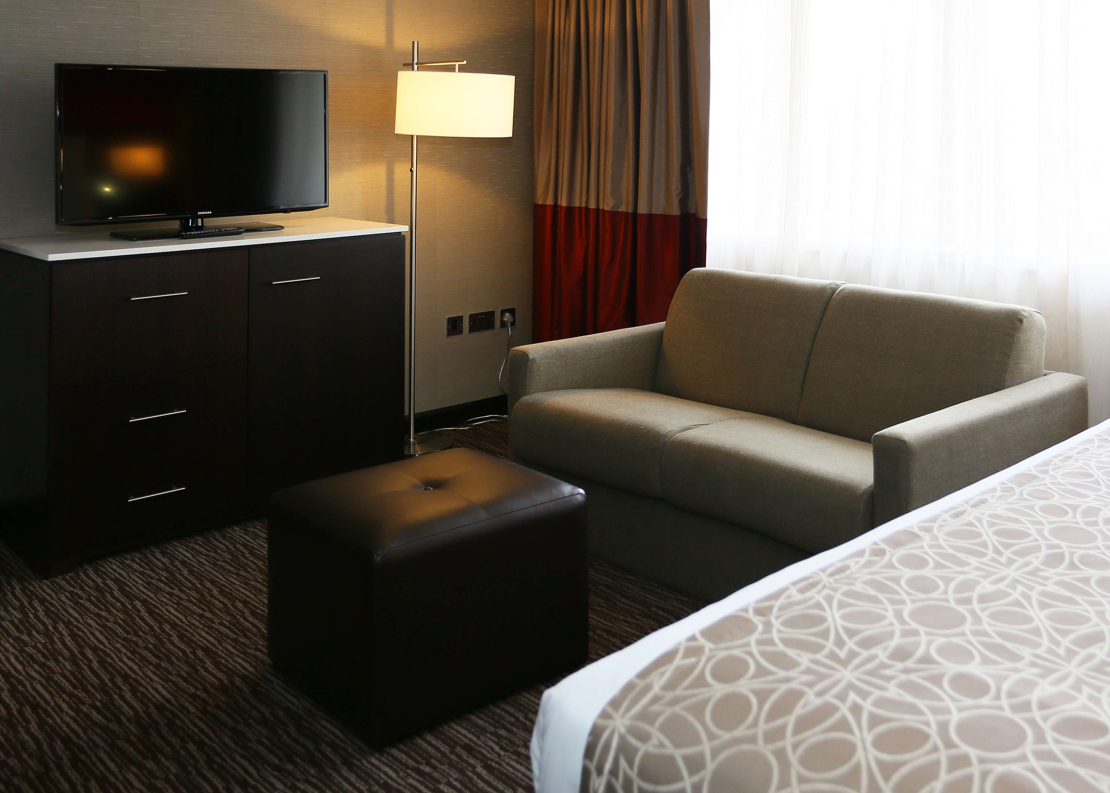 DoubleTree by Hilton Hotel - Nottingham Gateway Room Type - KING DELUXE ROOM
