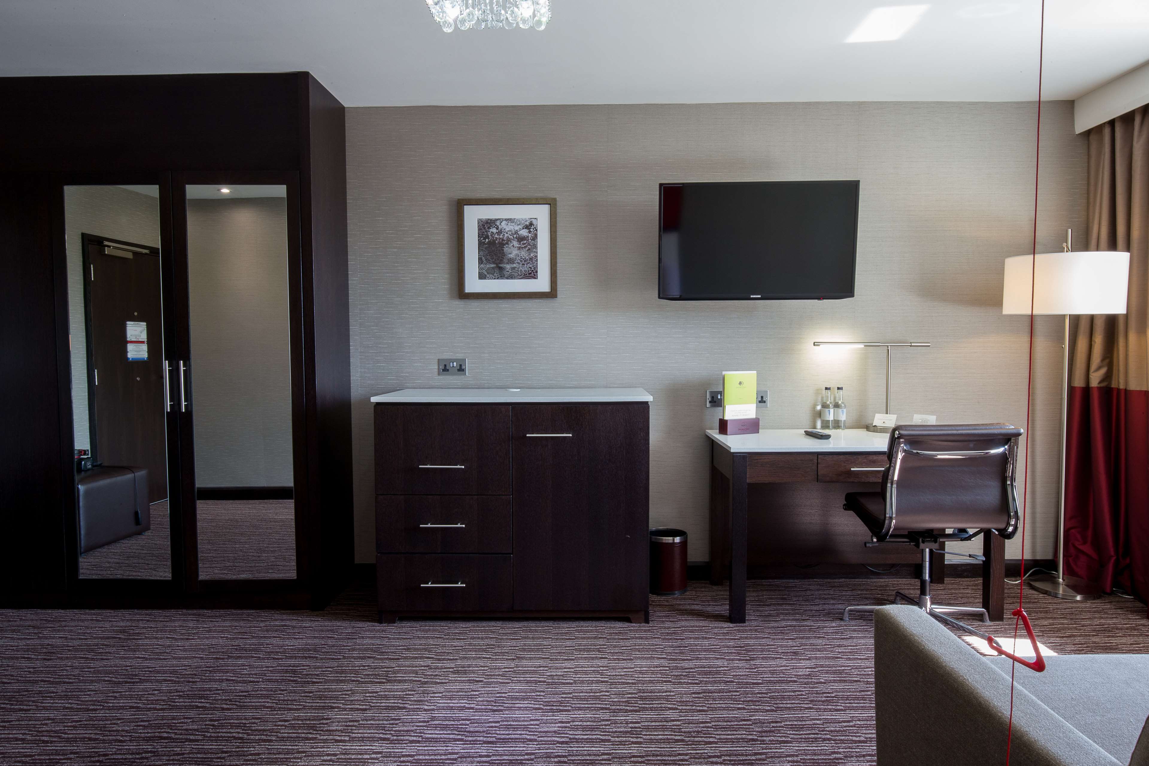 DoubleTree by Hilton Hotel - Nottingham Gateway Room Type - QUEEN ACCESS JUNIOR SUITE