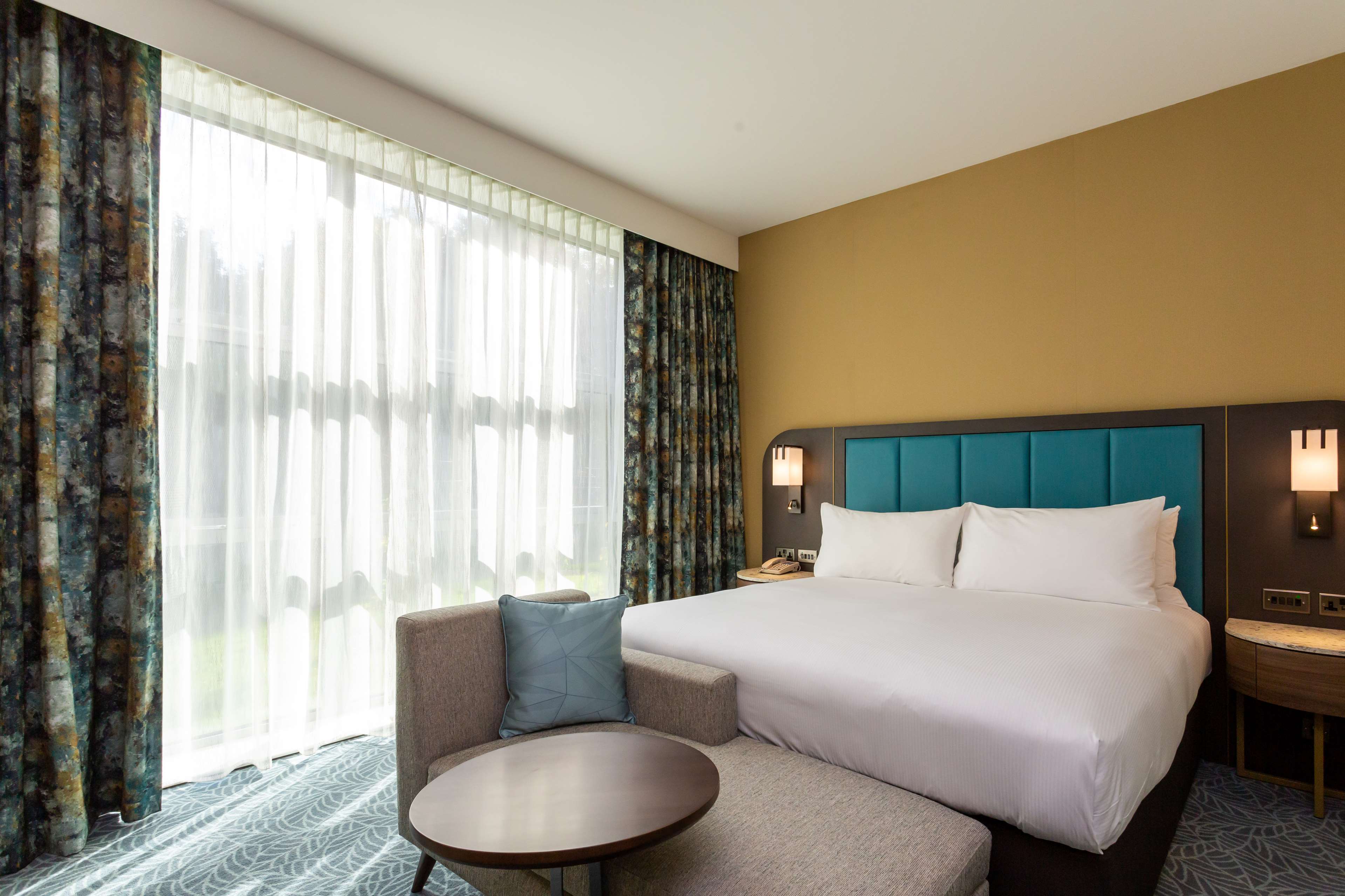 DoubleTree by Hilton Hotel - Nottingham Gateway Room Type - KING SUPERIOR ROOM