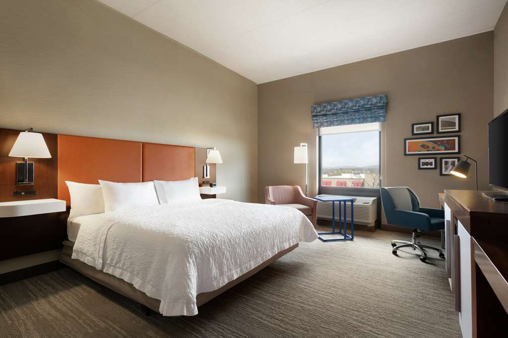Hampton Inn & Suites by Hilton Ephrata - Mountain Springs - Tap to explore photos