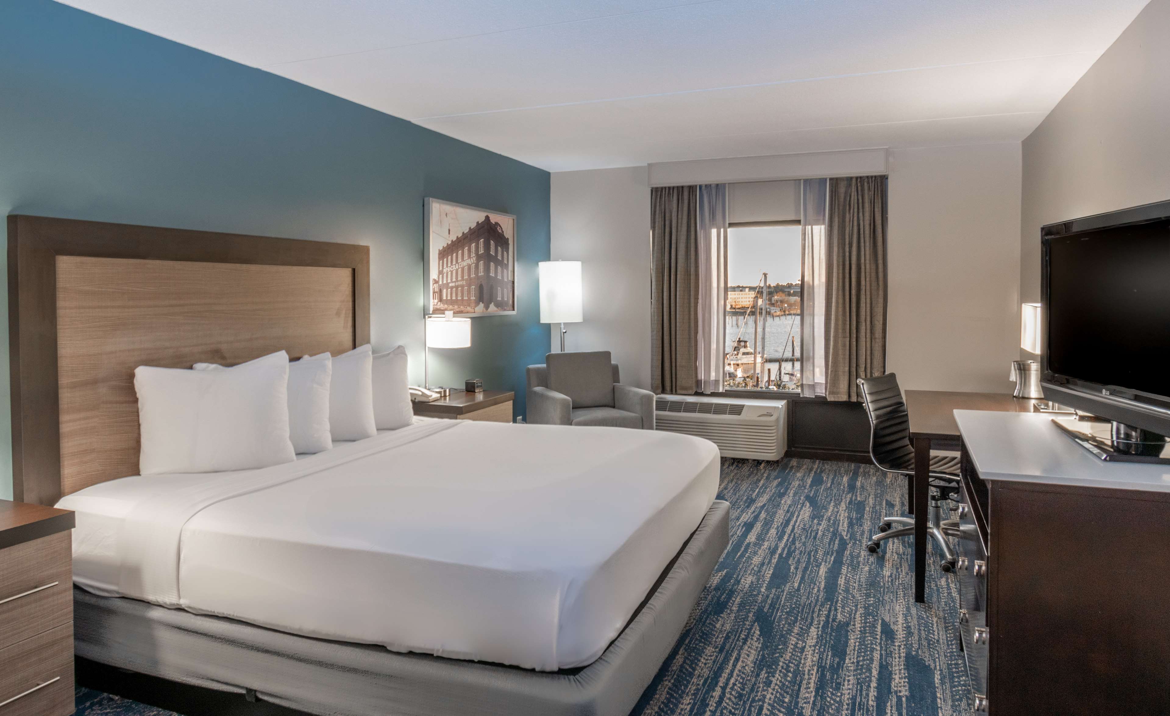 DoubleTree by Hilton Hotel New Bern Riverfront Room Type - 1 KING RIVER VIEW NONSMOK