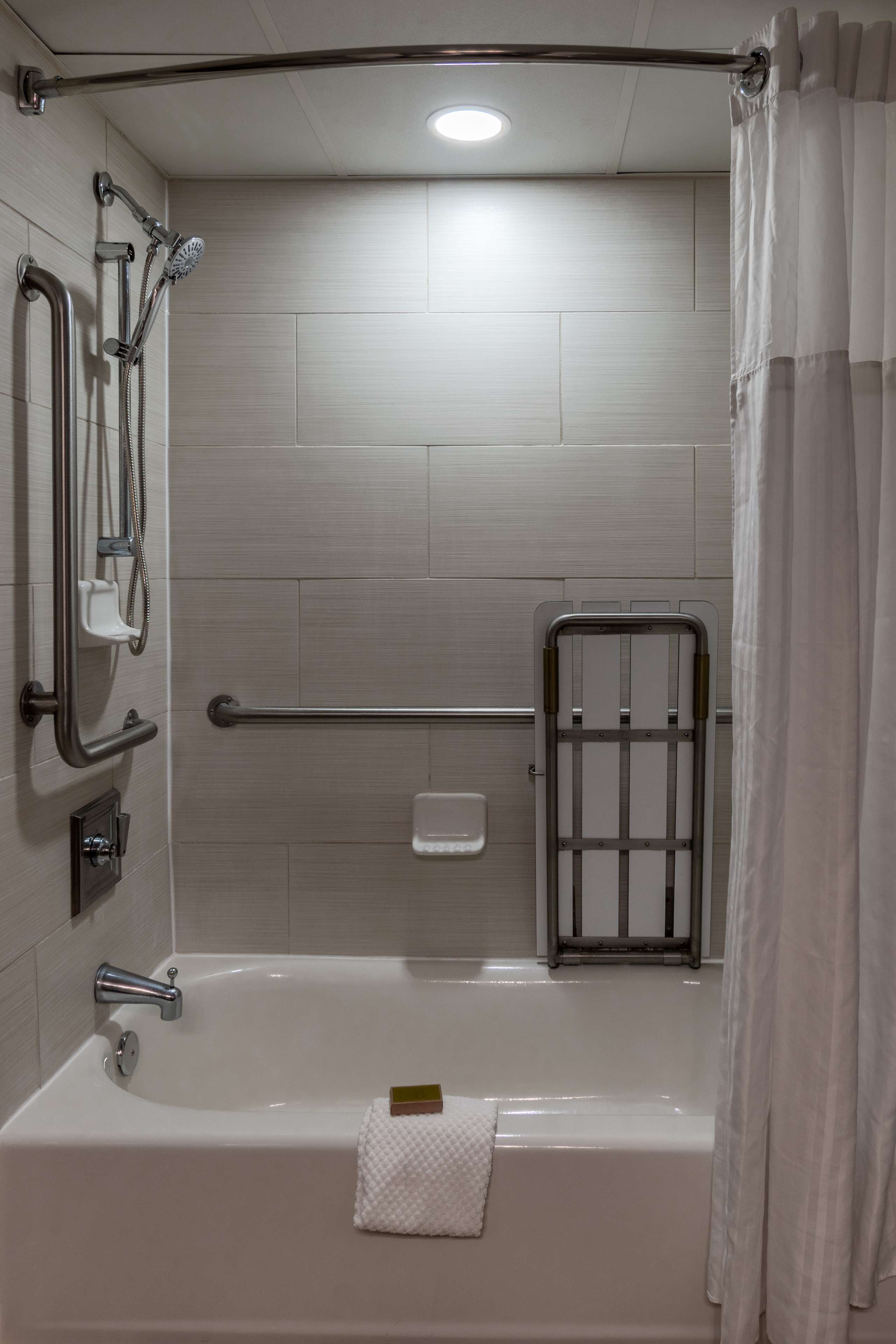 DoubleTree by Hilton Hotel New Bern Riverfront Room Type - 2 DBLS ACC RM W BATHTUB NS