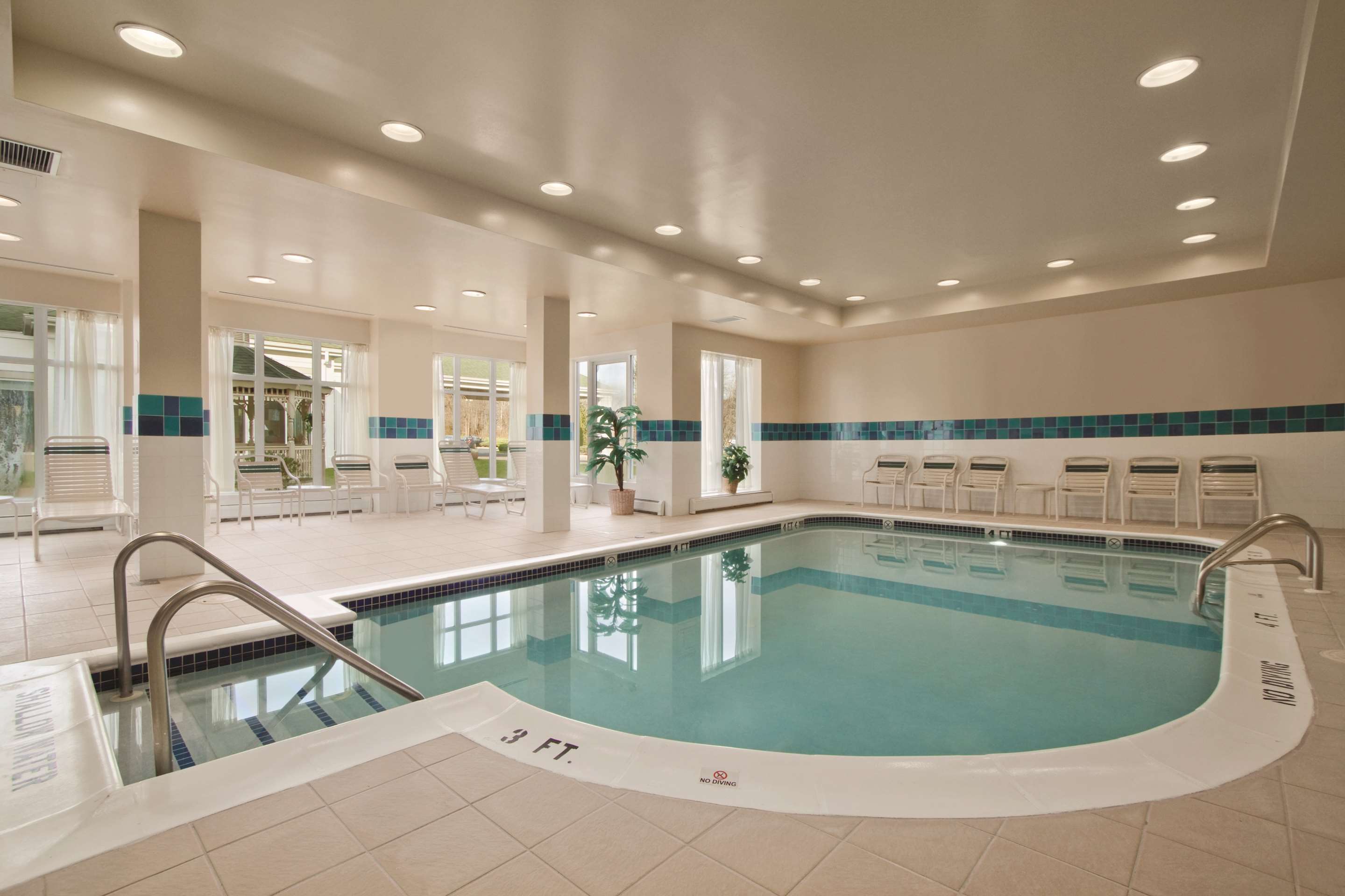Pool | Hilton Garden Inn Bridgewater