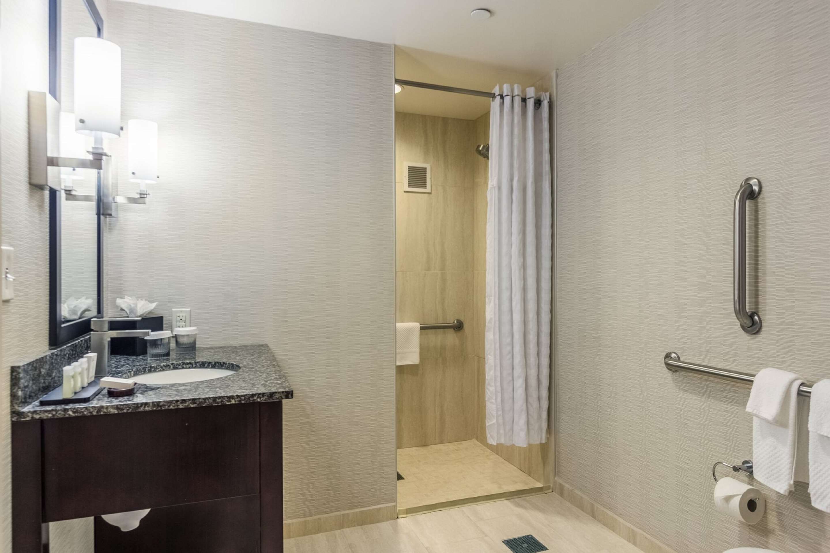 Guest room bath