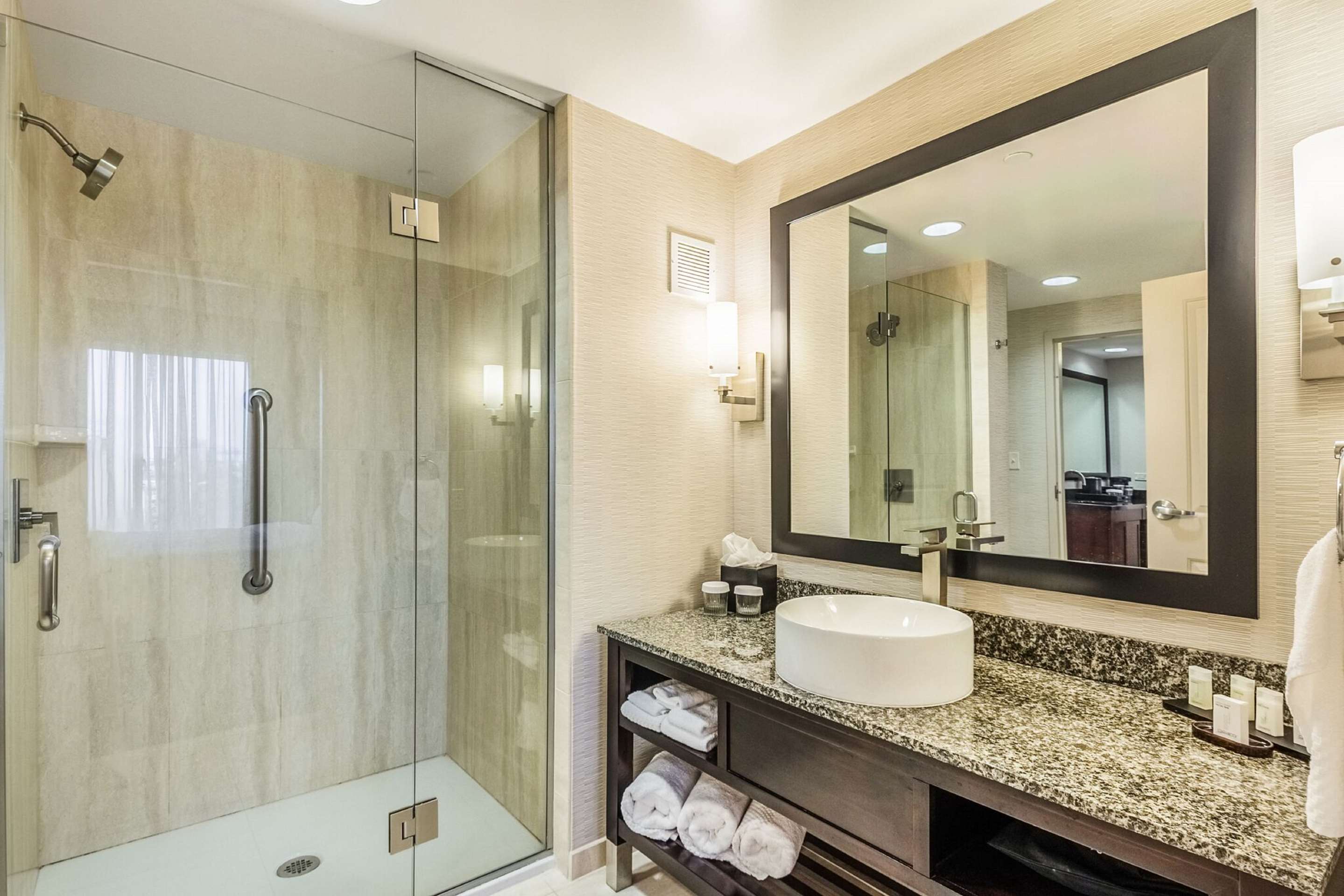 Guest room bath