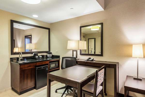  - Embassy Suites Newark Airport Elizabeth - I-95, Exit 13A