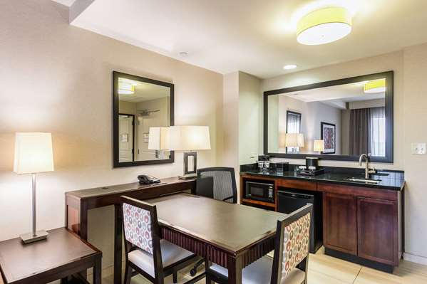  - Embassy Suites Newark Airport Elizabeth - I-95, Exit 13A