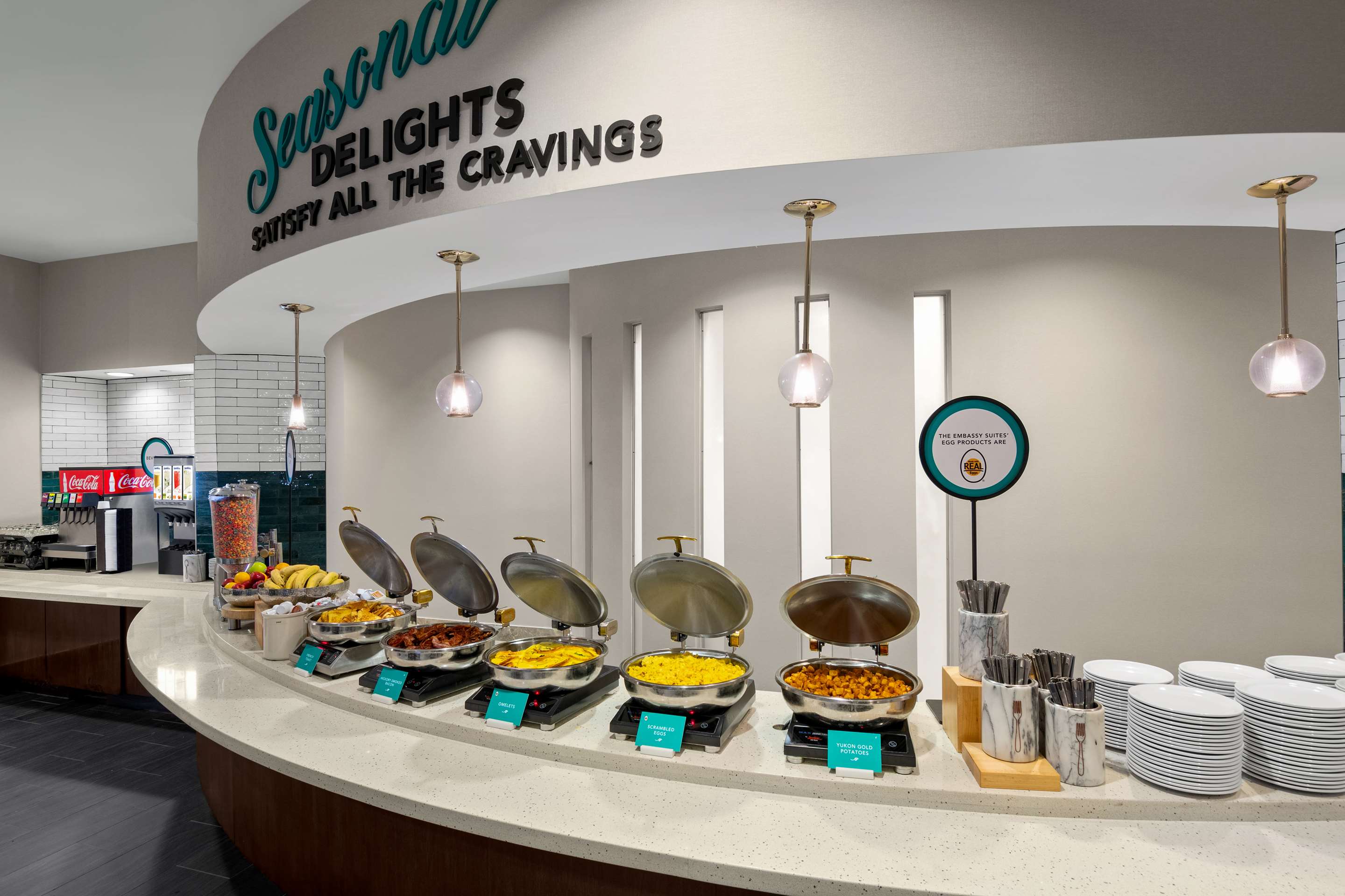 Breakfast Area | Embassy Suites Newark Airport