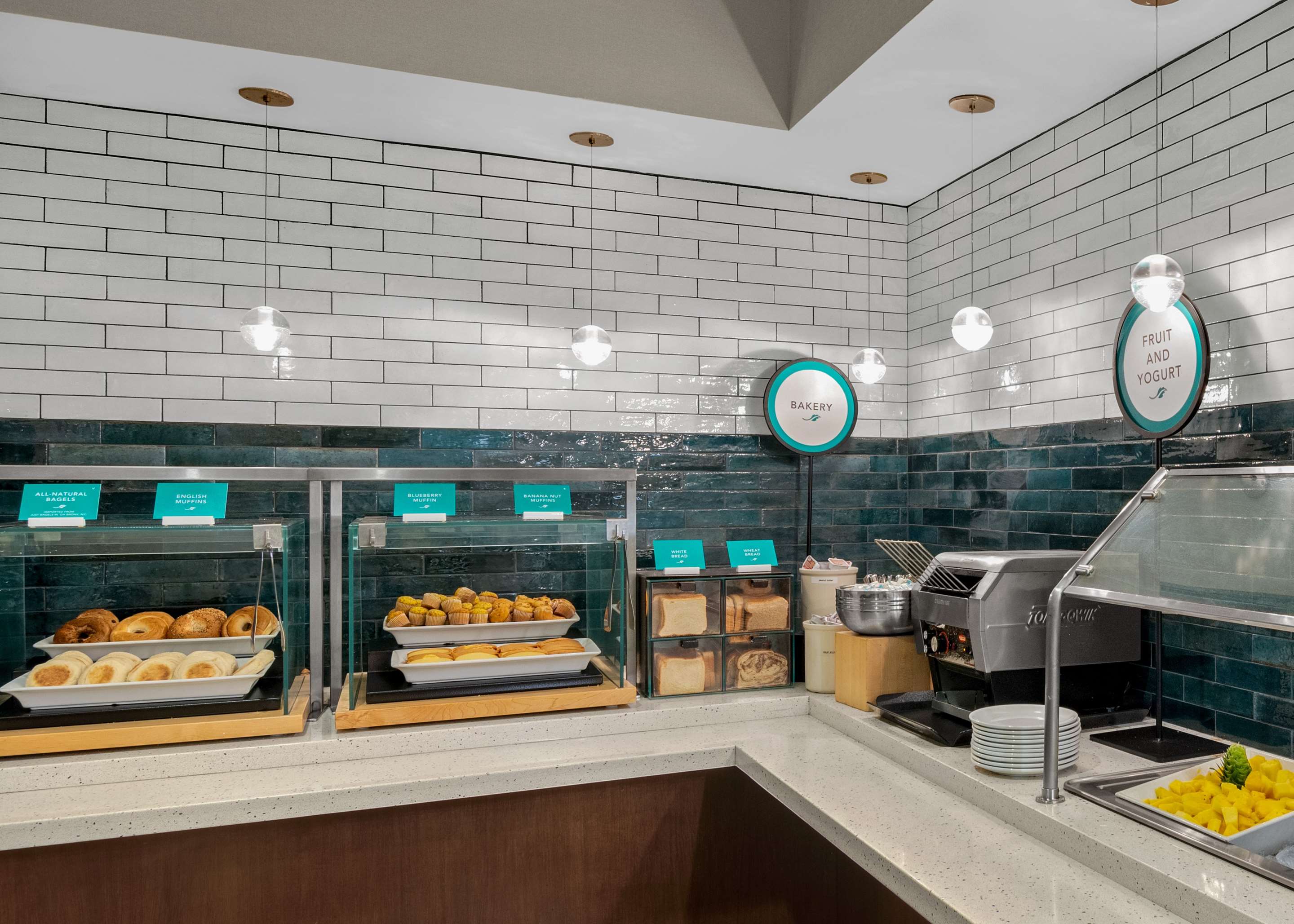 Breakfast Area | Embassy Suites Newark Airport