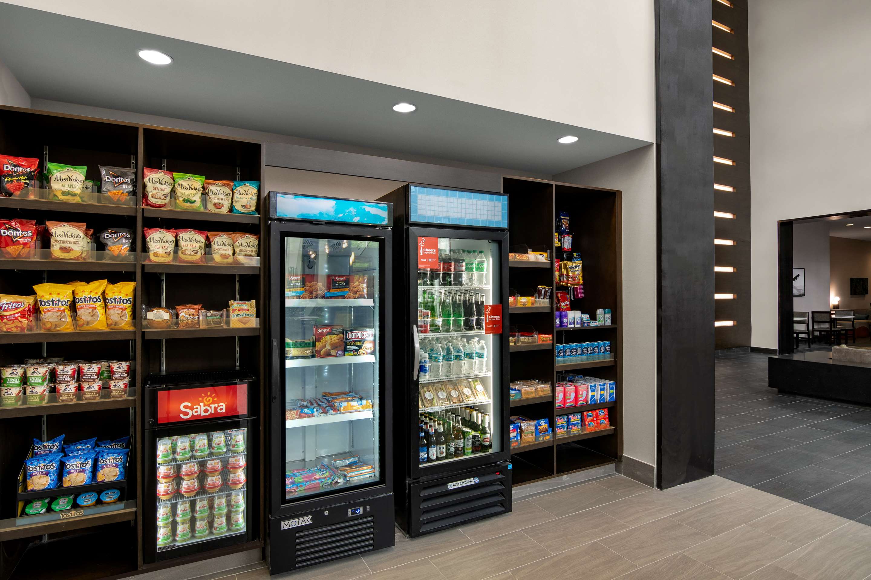 Restaurant | Embassy Suites Newark Airport