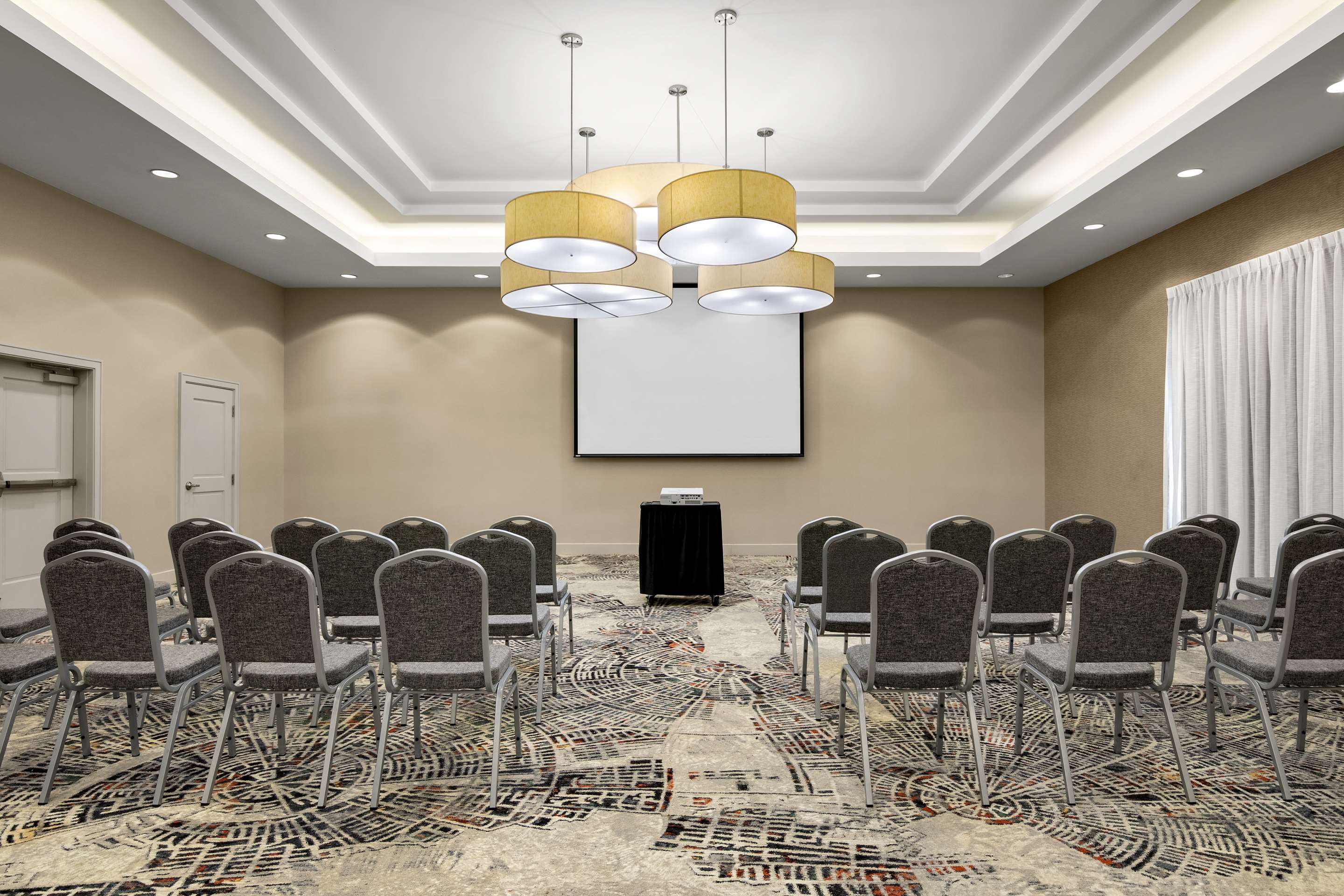 Meeting Room | Embassy Suites Newark Airport