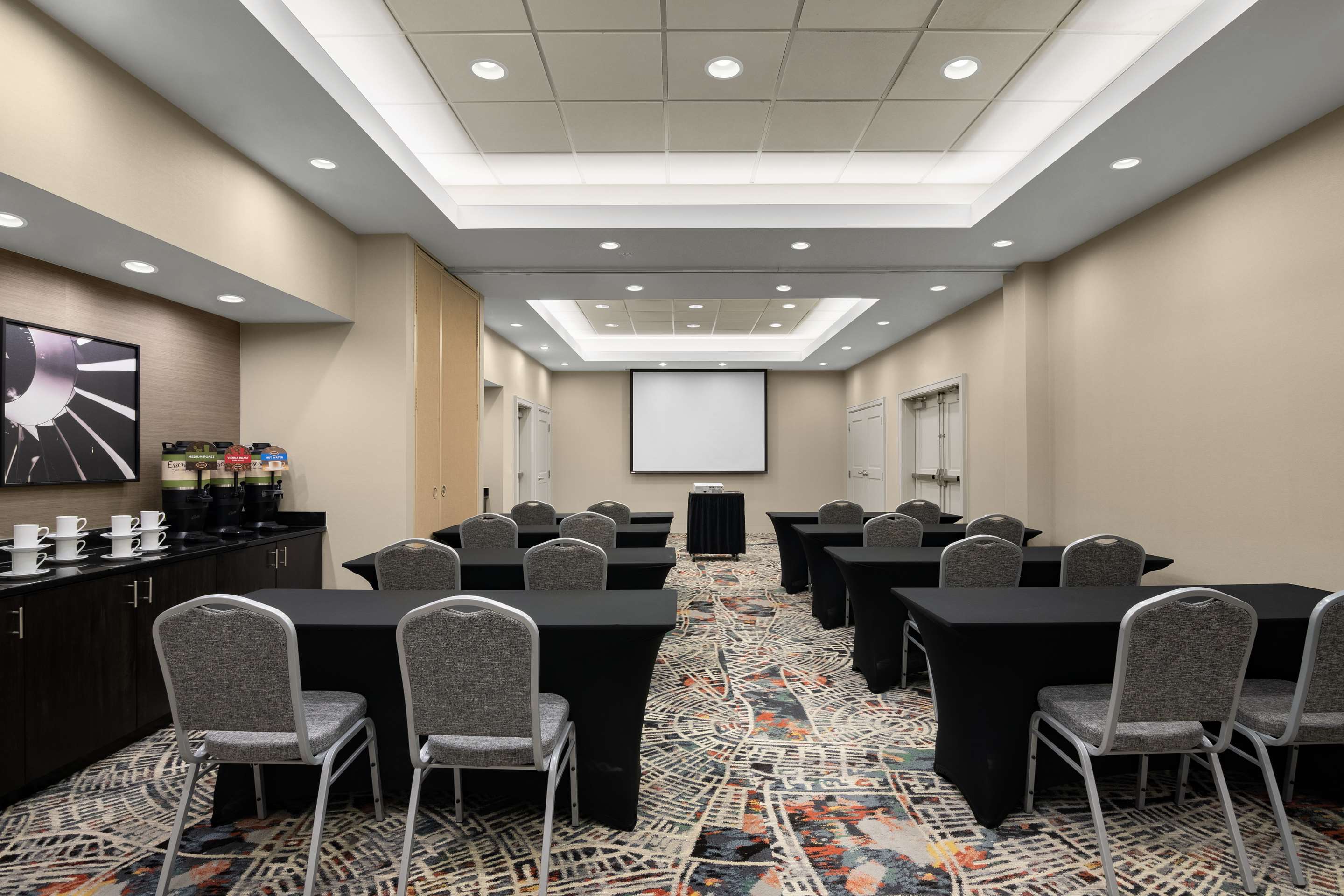 Meeting Room | Embassy Suites Newark Airport