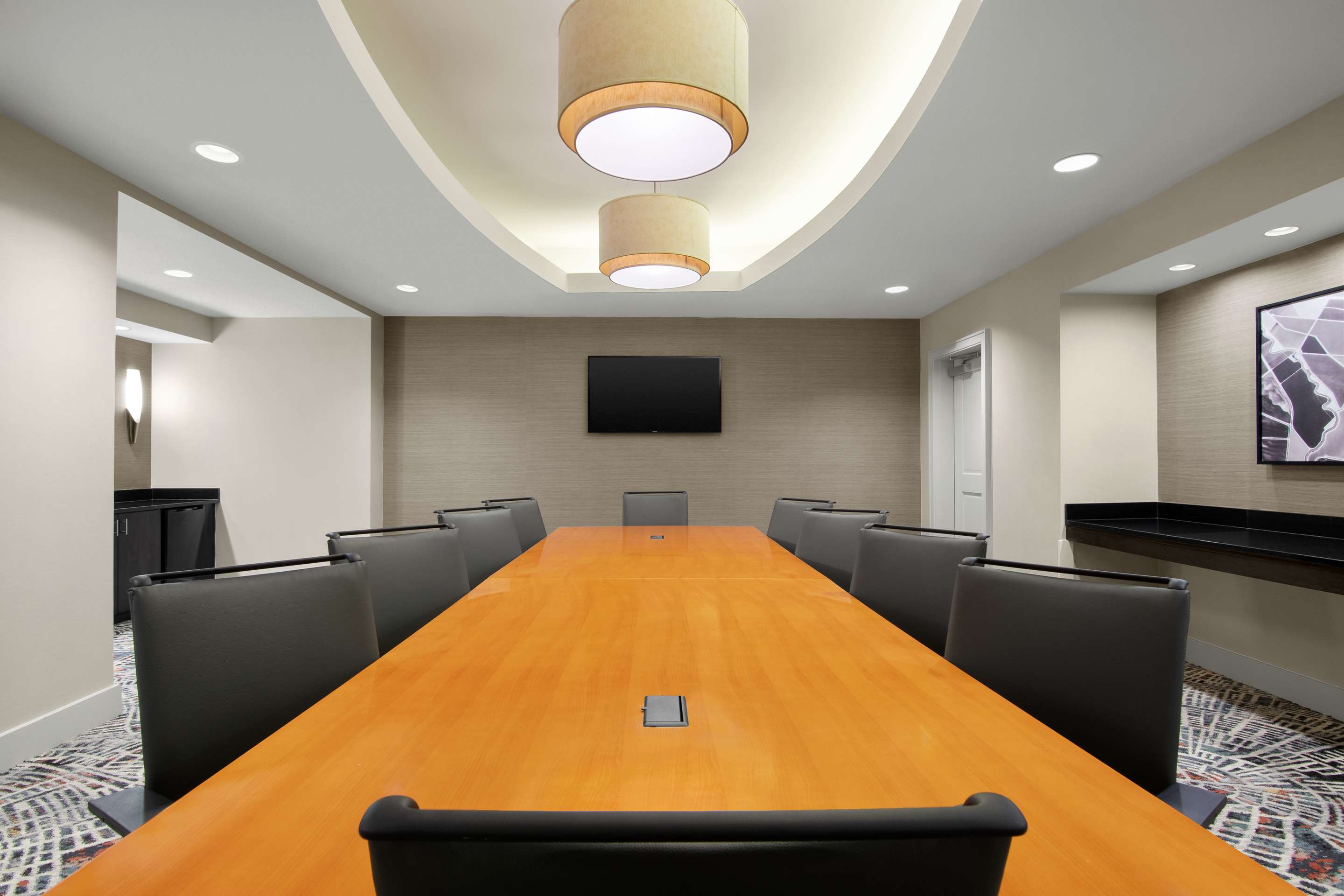 Meeting Room | Embassy Suites Newark Airport