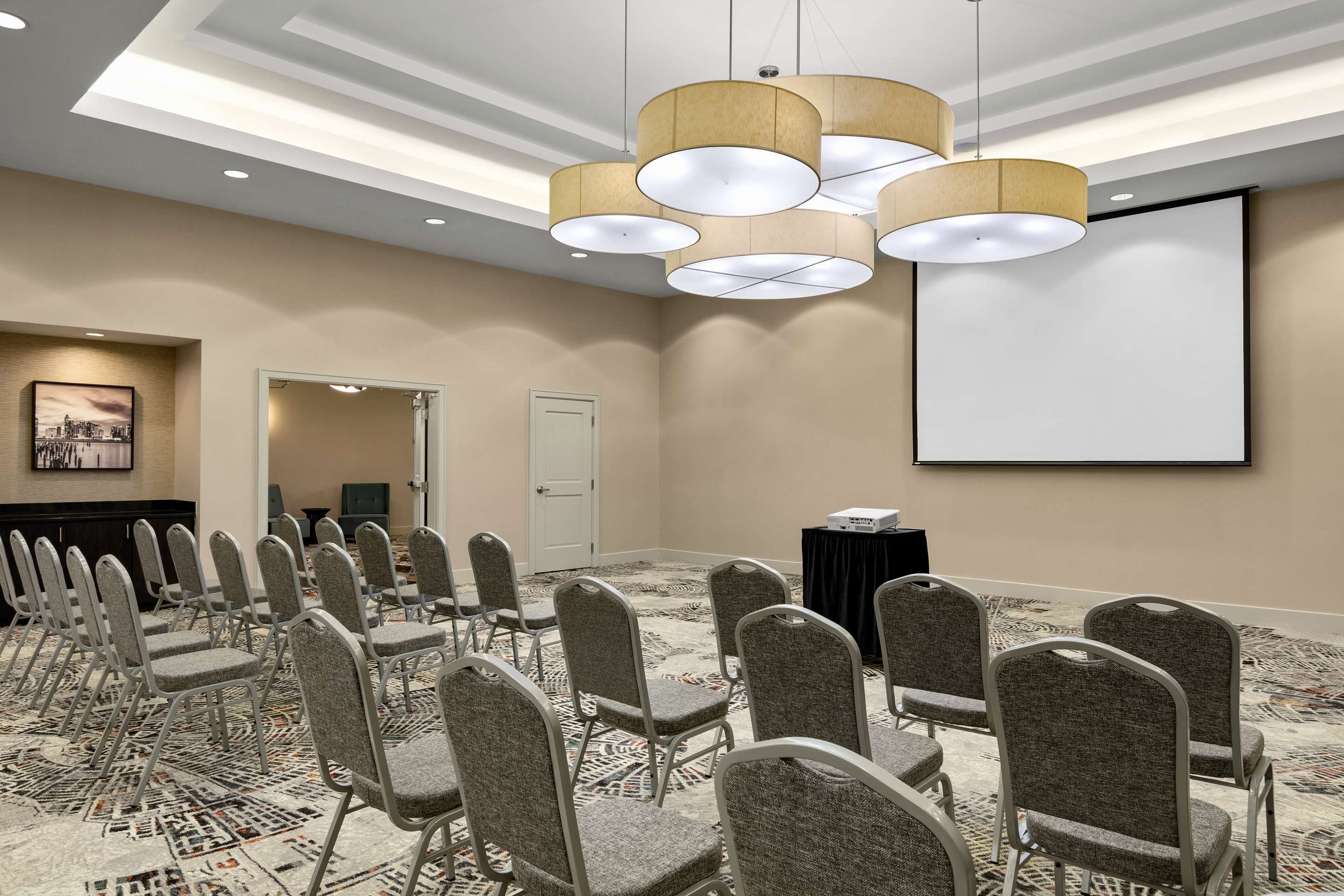 Meeting Room | Embassy Suites Newark Airport
