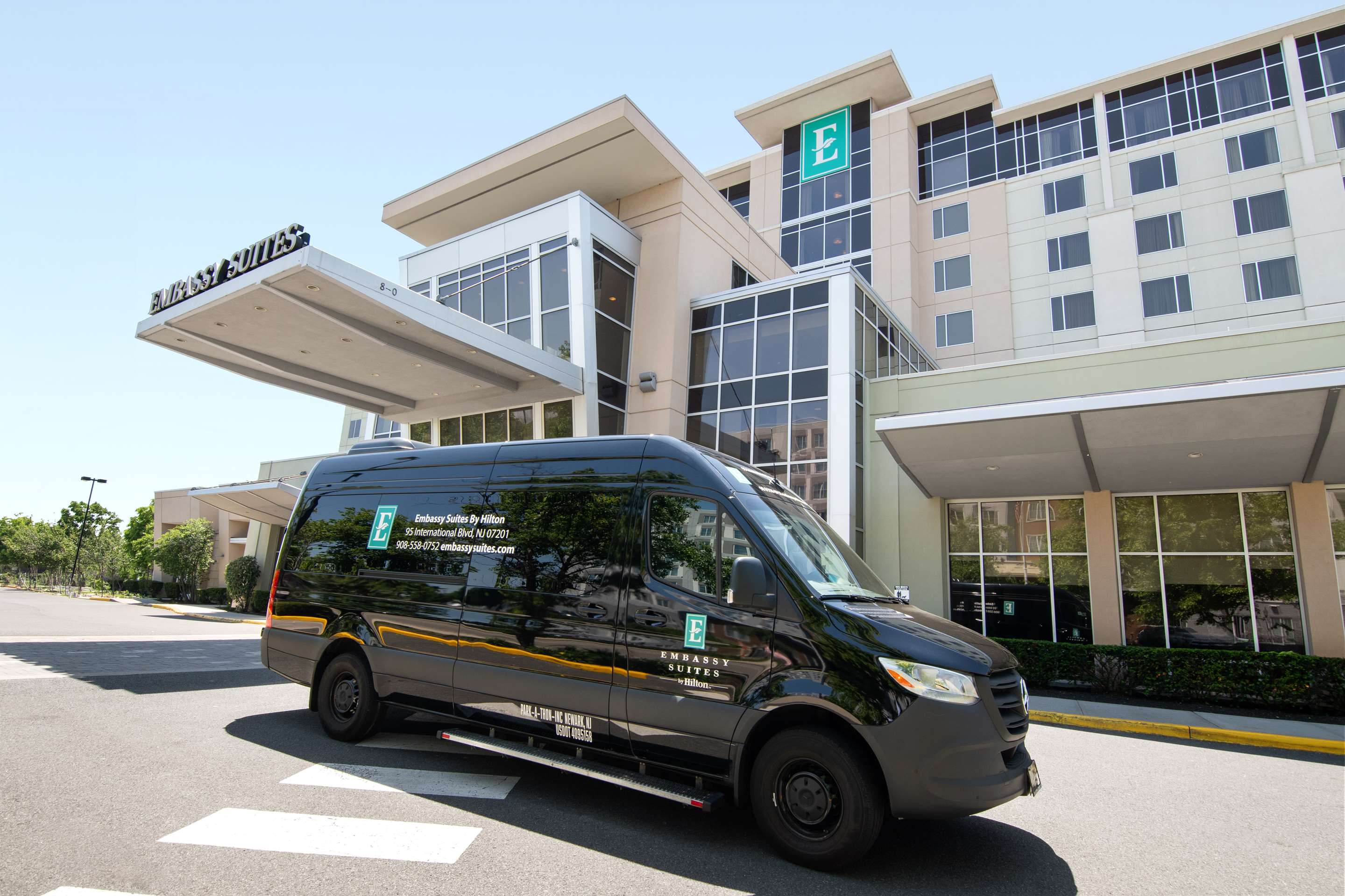 Exterior | Embassy Suites Newark Airport