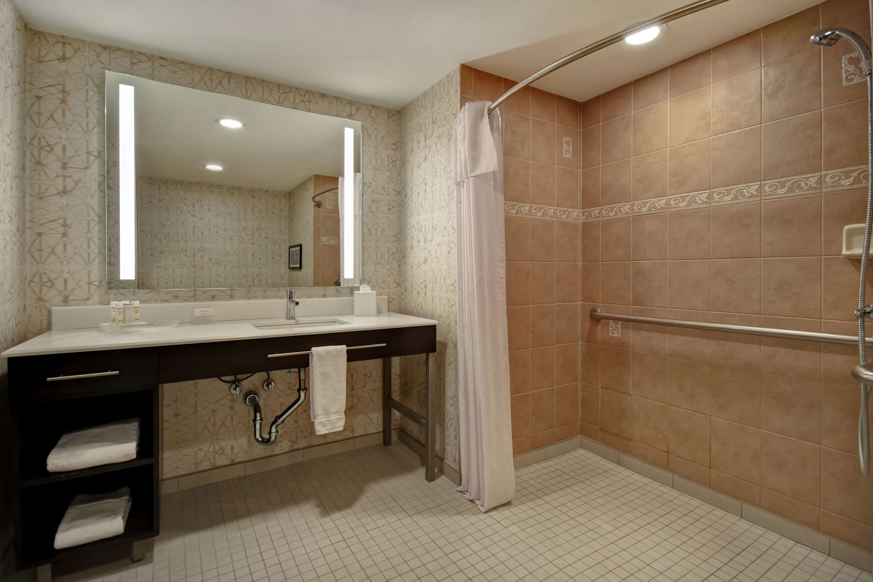 Guest room bath