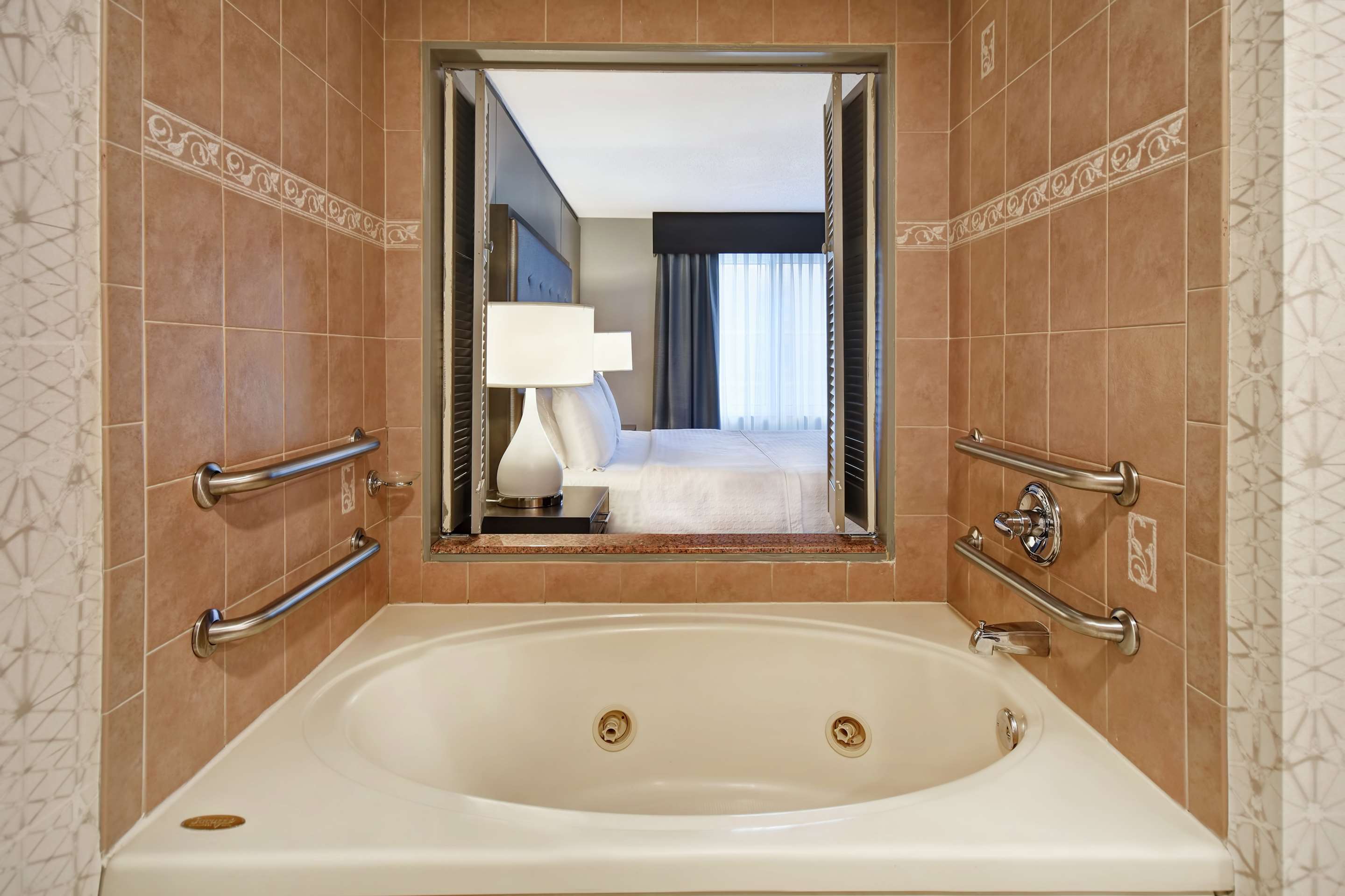 Guest room bath