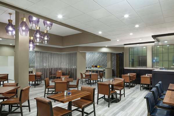 Restaurant - DoubleTree by Hilton Airport Newark - I-78, Exit 58B