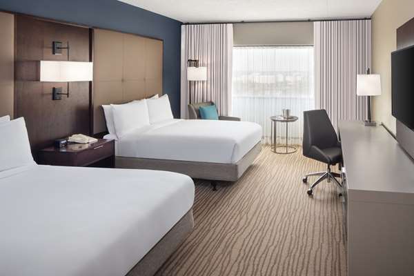  - DoubleTree by Hilton Airport Newark - I-78, Exit 58B