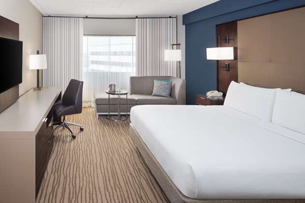  - DoubleTree by Hilton Airport Newark - I-78, Exit 58B