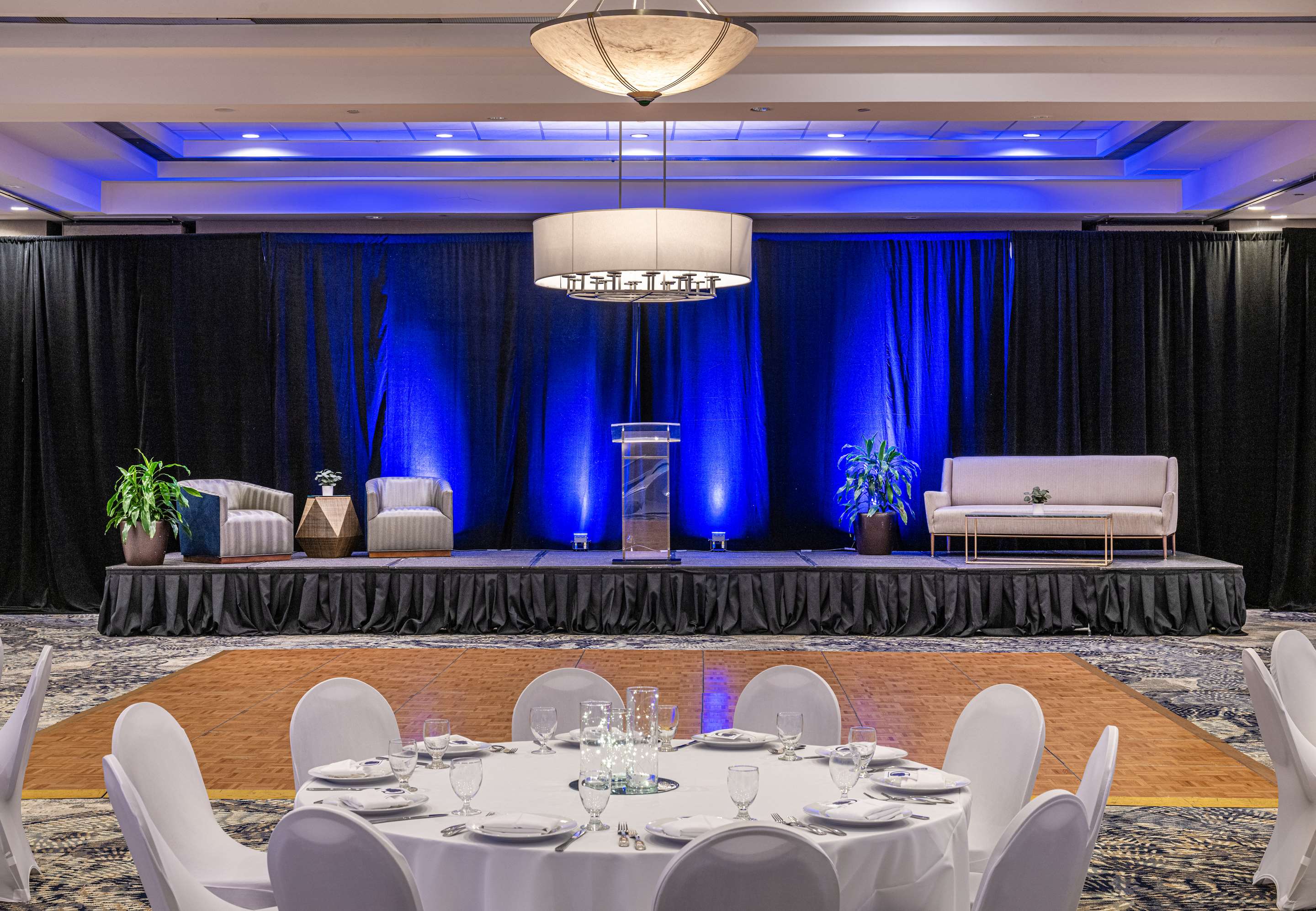 Meeting Room | DoubleTree by Hilton Hotel Newark Airport