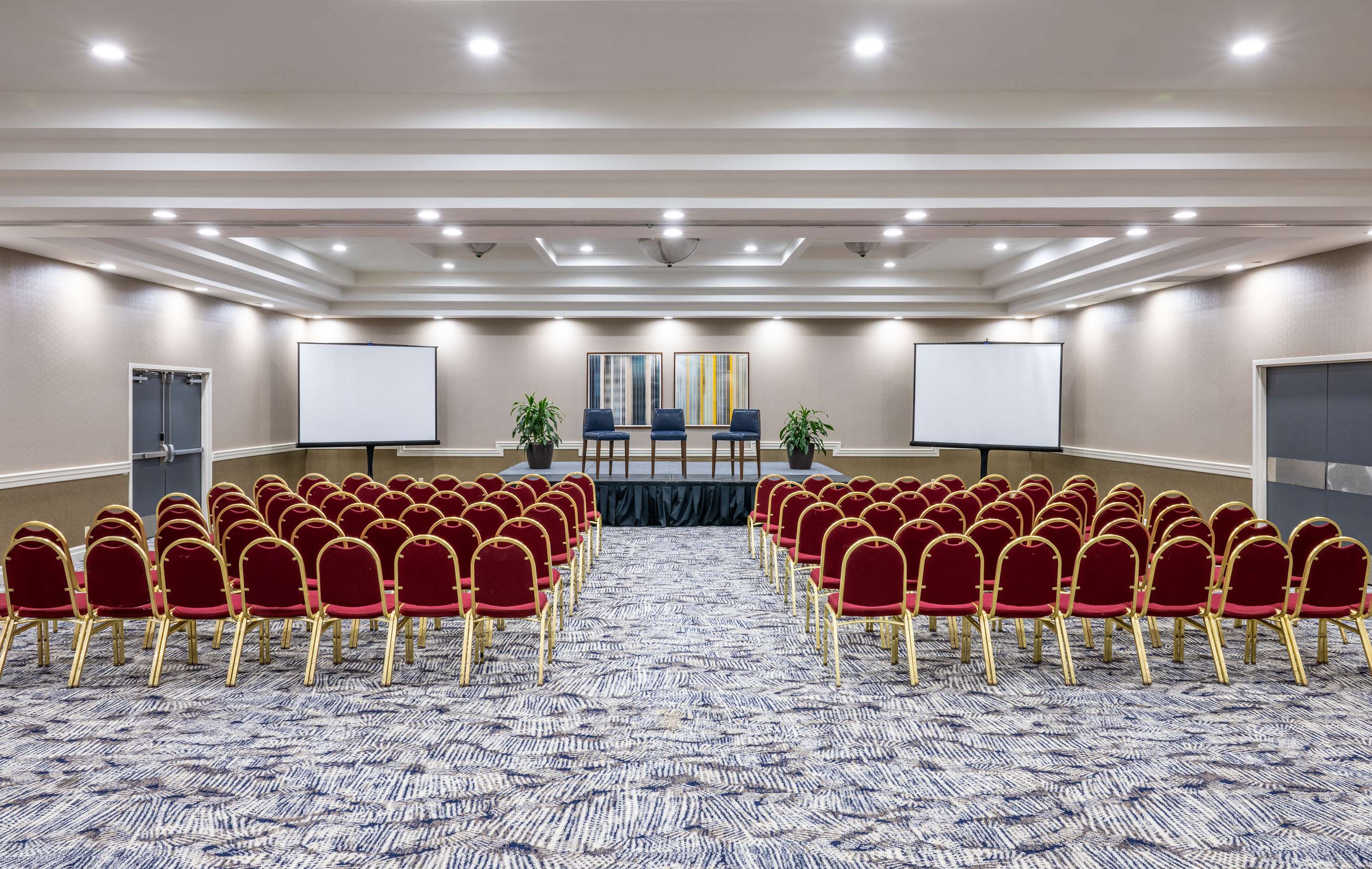 Meeting Room | DoubleTree by Hilton Hotel Newark Airport