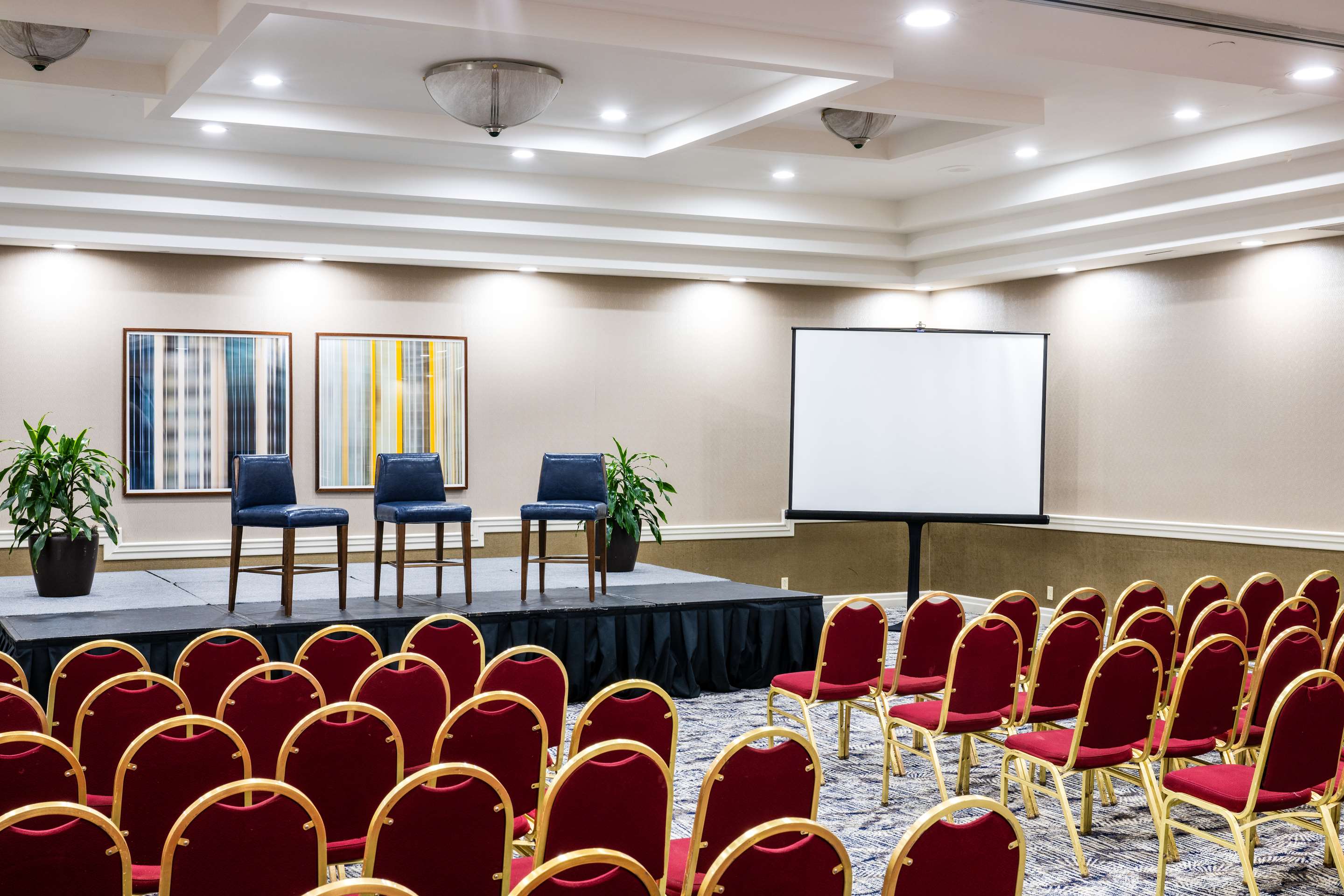 Meeting Room | DoubleTree by Hilton Hotel Newark Airport