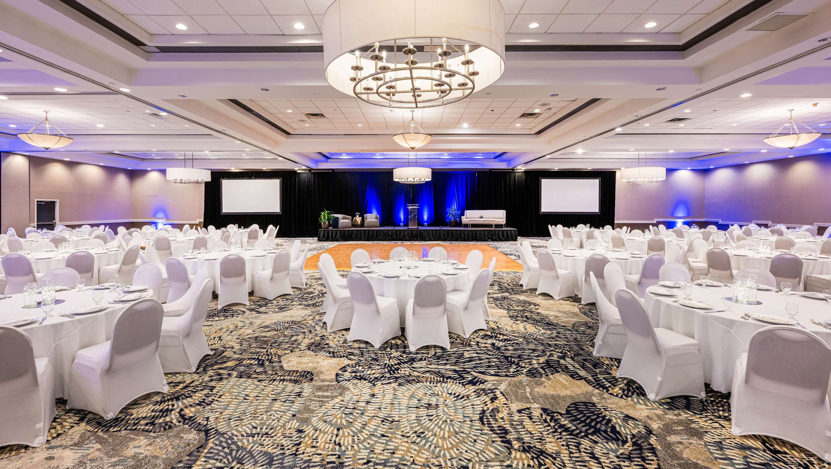 Meeting Room | DoubleTree by Hilton Hotel Newark Airport