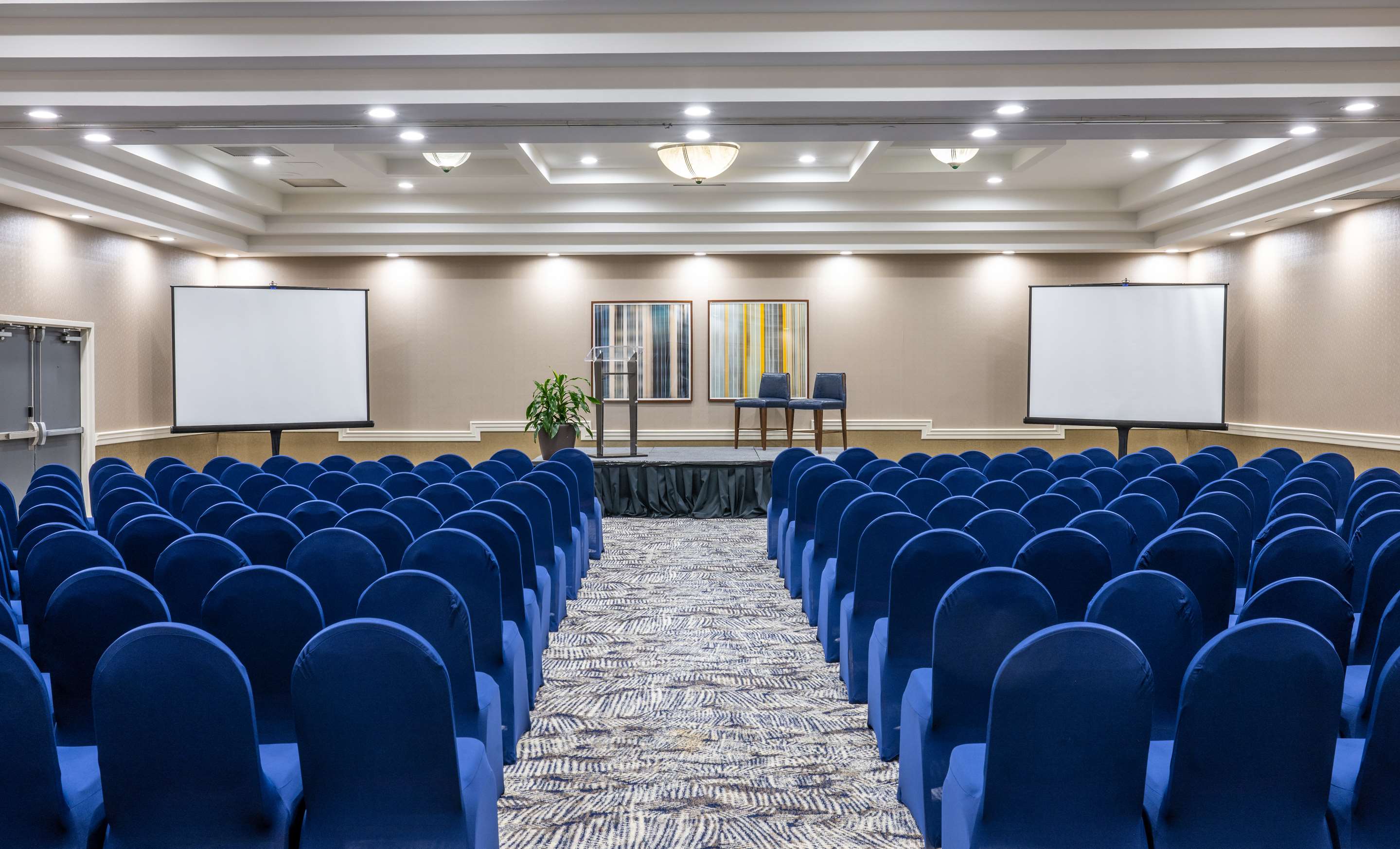 Meeting Room | DoubleTree by Hilton Hotel Newark Airport