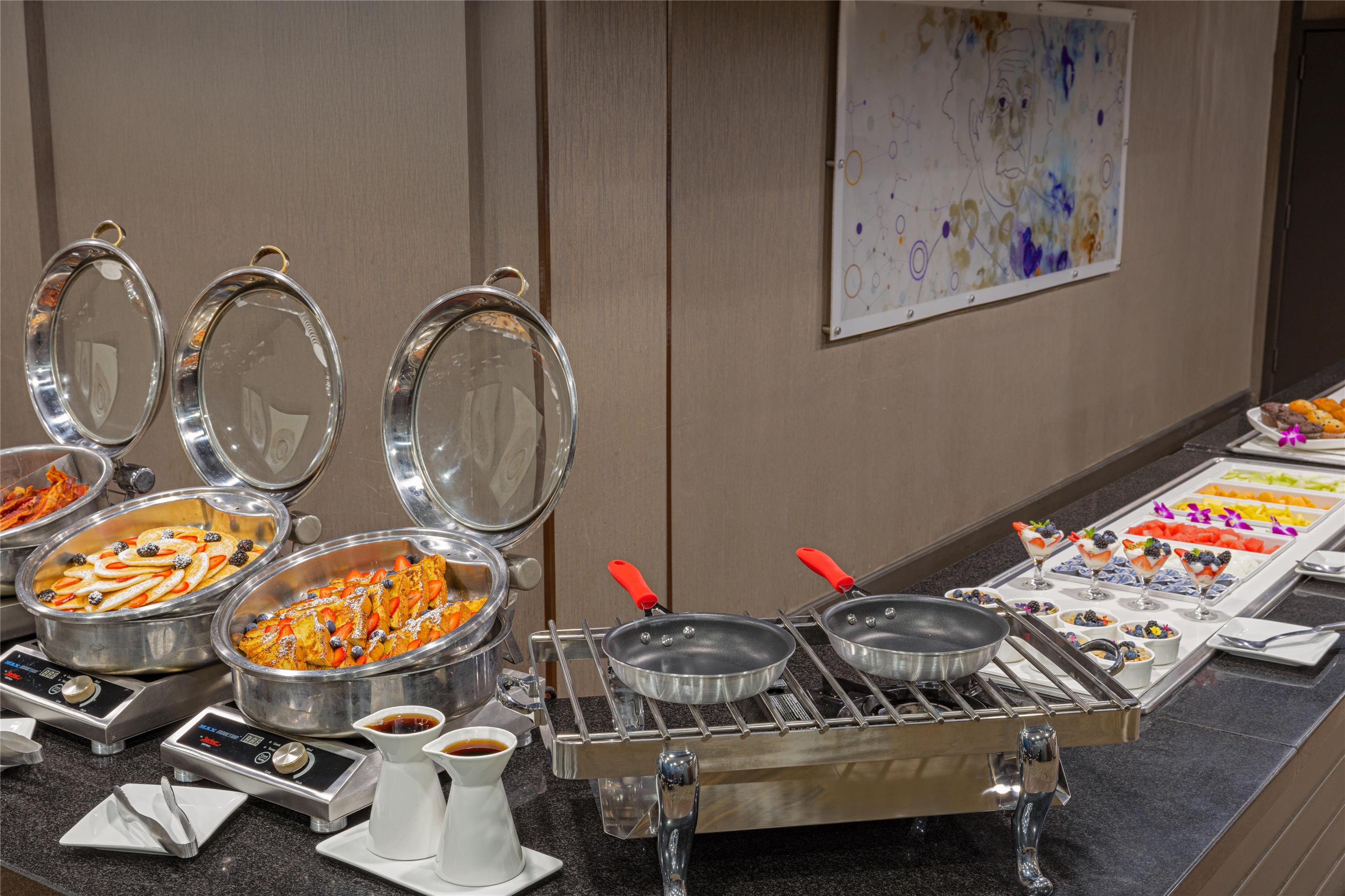 Breakfast Area | Hilton Parsippany