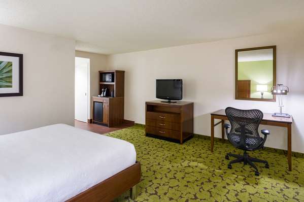  - Hilton Garden Inn Raritan Center Edison - I-95, Exit 10