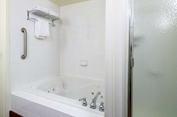  - Hilton Garden Inn Raritan Center Edison - I-95, Exit 10