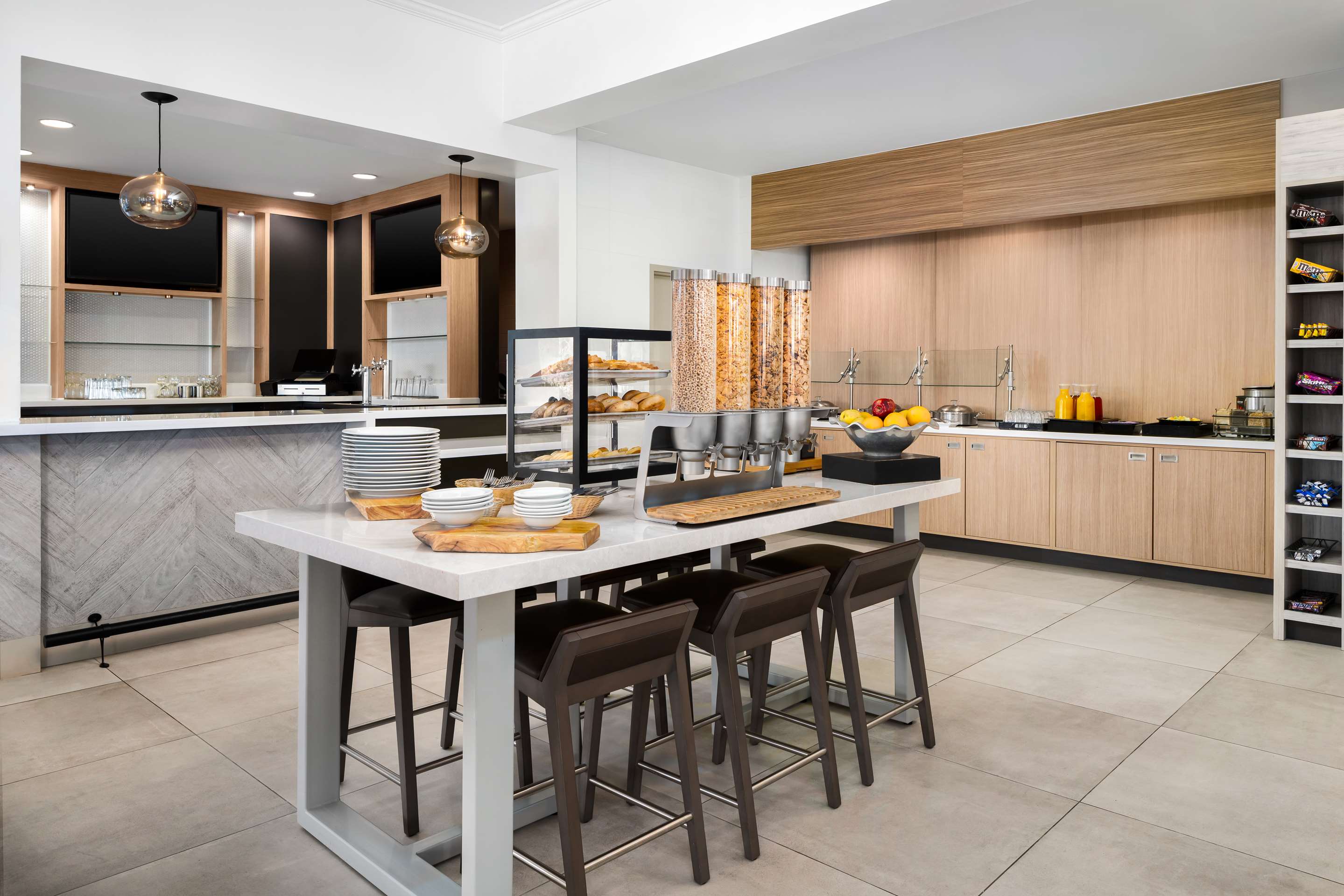 Breakfast Area | Hilton Garden Inn Rockaway