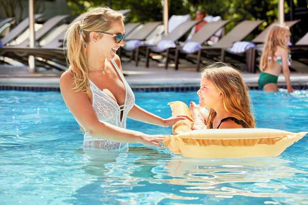 Pool - Hilton Hotel Short Hills