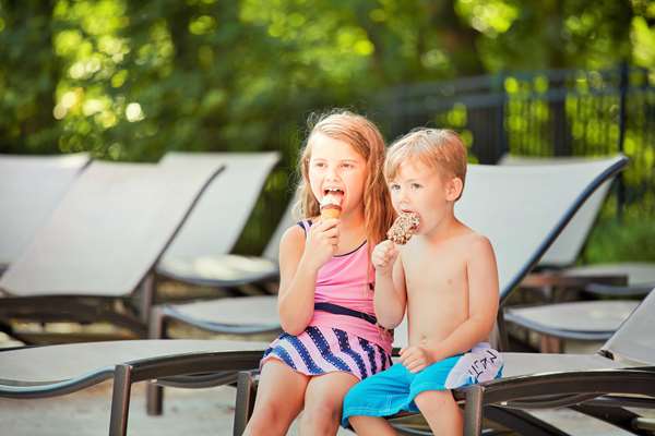 Pool - Hilton Hotel Short Hills