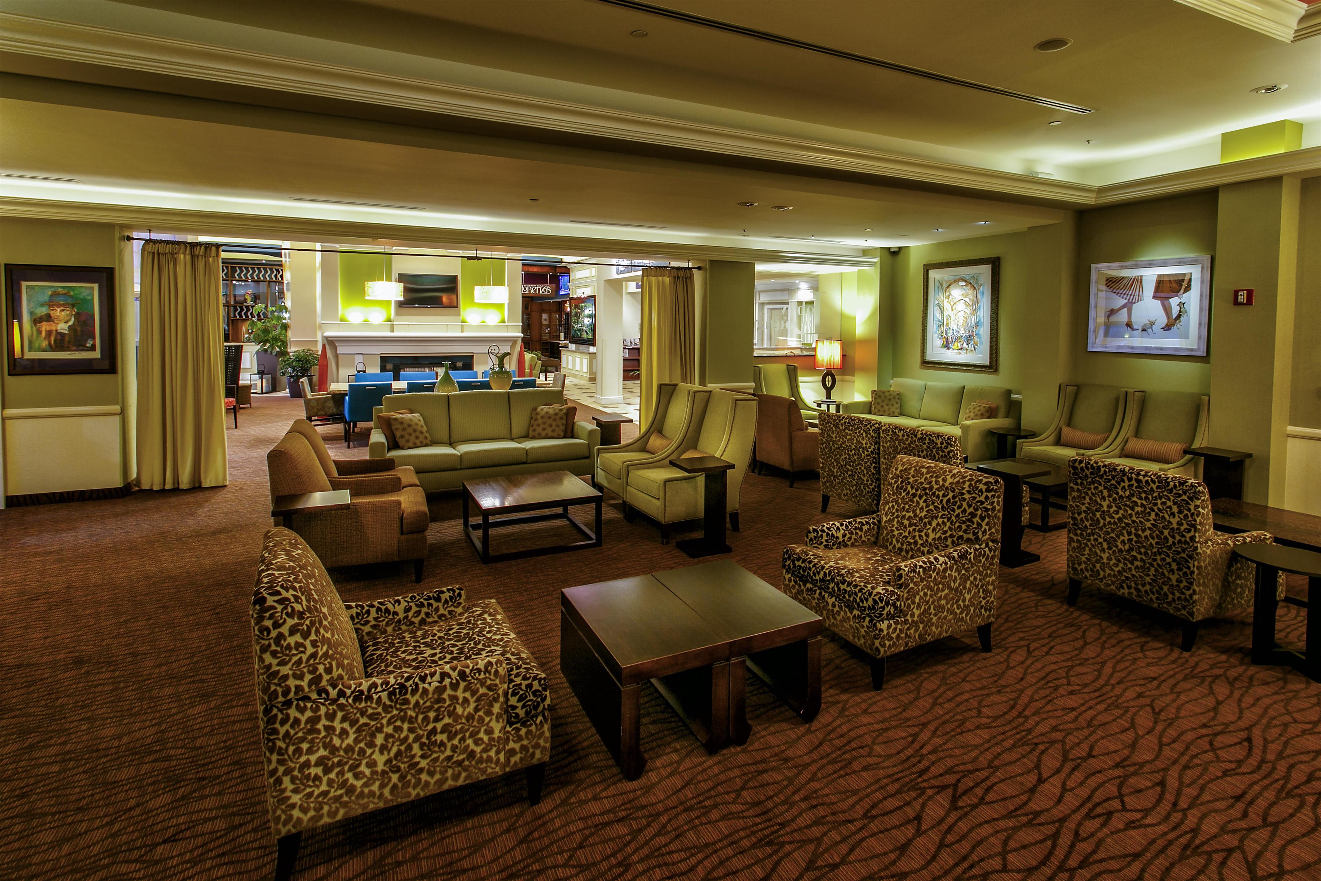 Lobby | Hilton Garden Inn New York / Staten Island