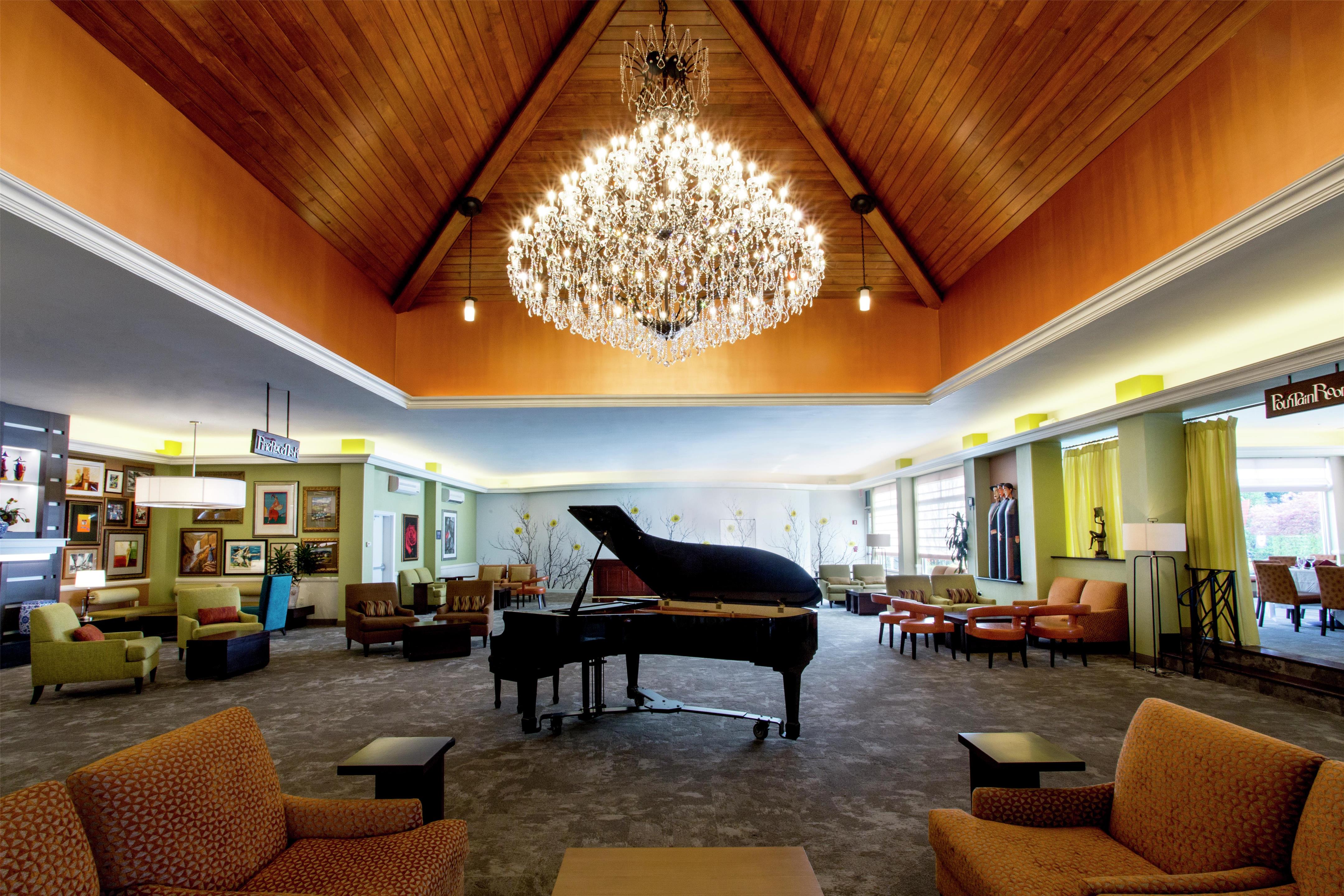 Lobby | Hilton Garden Inn New York / Staten Island